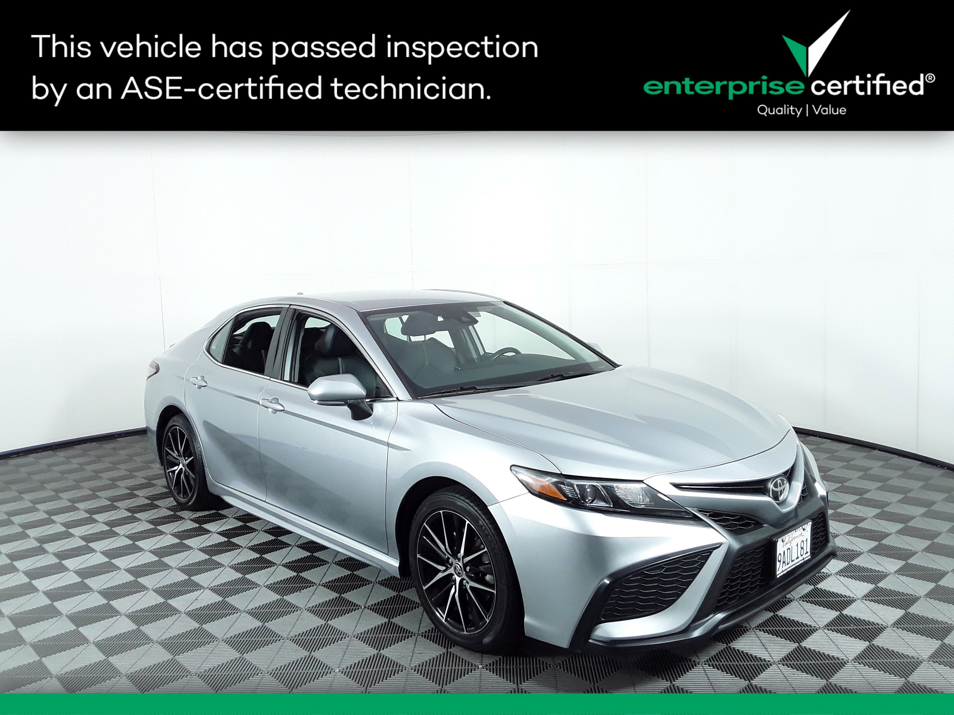2022 Toyota Camry SE Auto