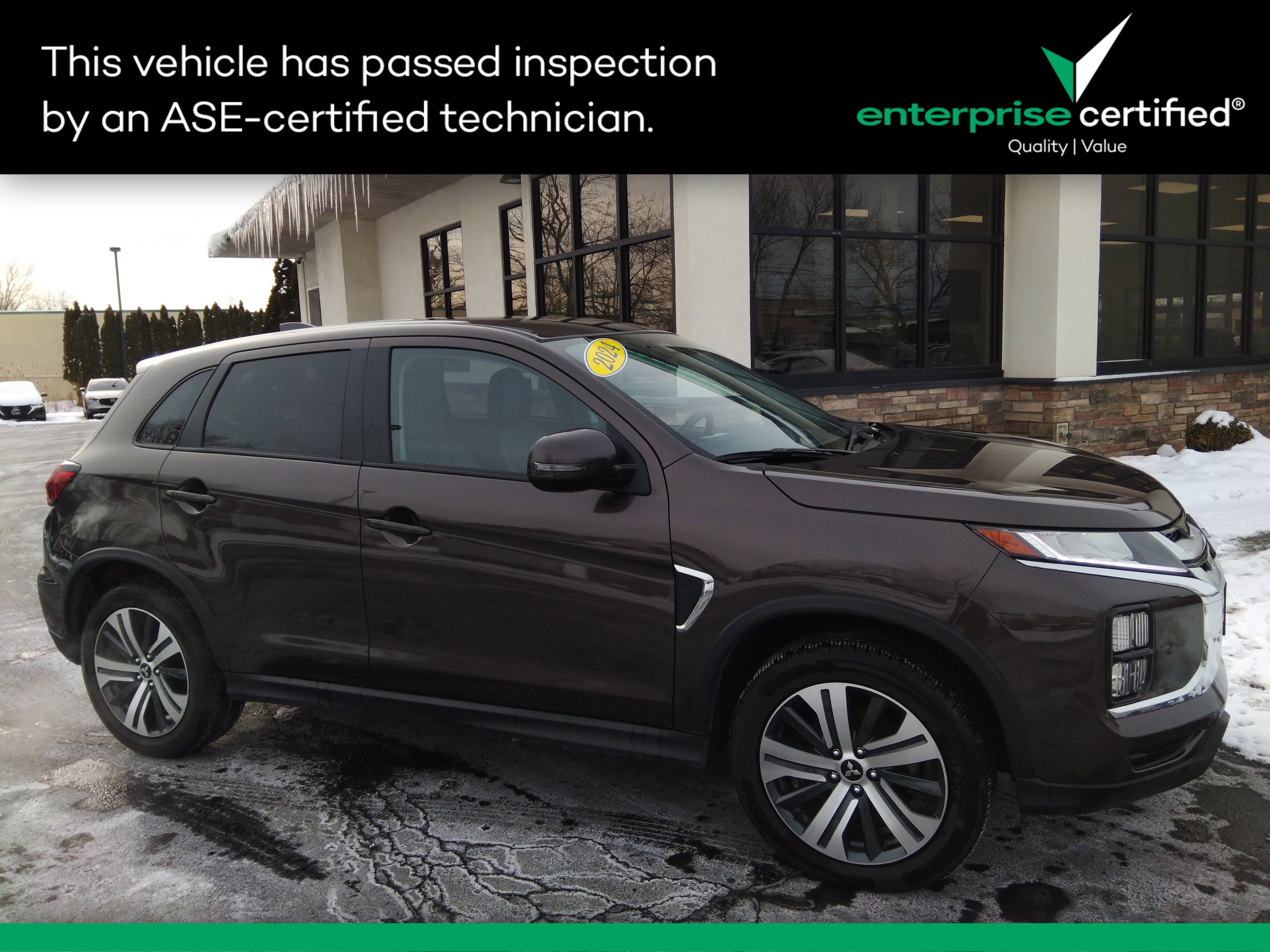 2024 Mitsubishi Outlander Sport SE's photo