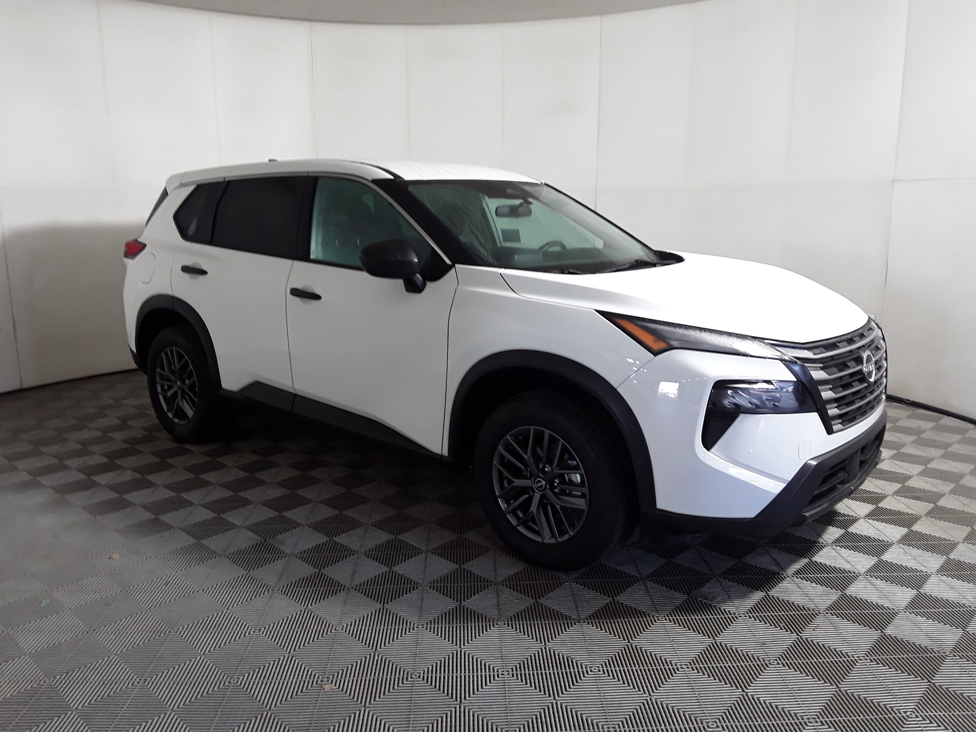 2024 Nissan Rogue S's photo