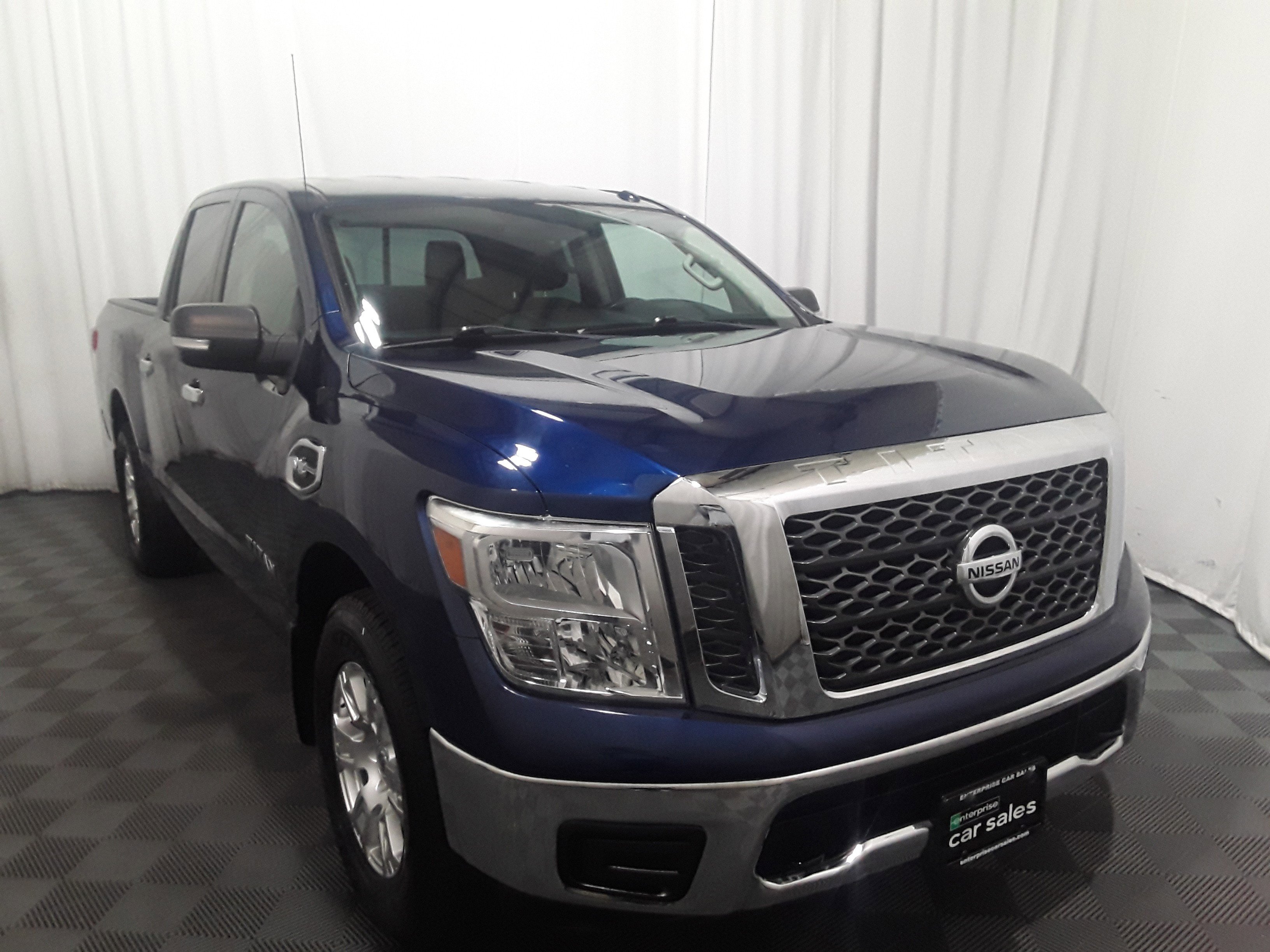 2017 Nissan Titan 4x4 Crew Cab SV