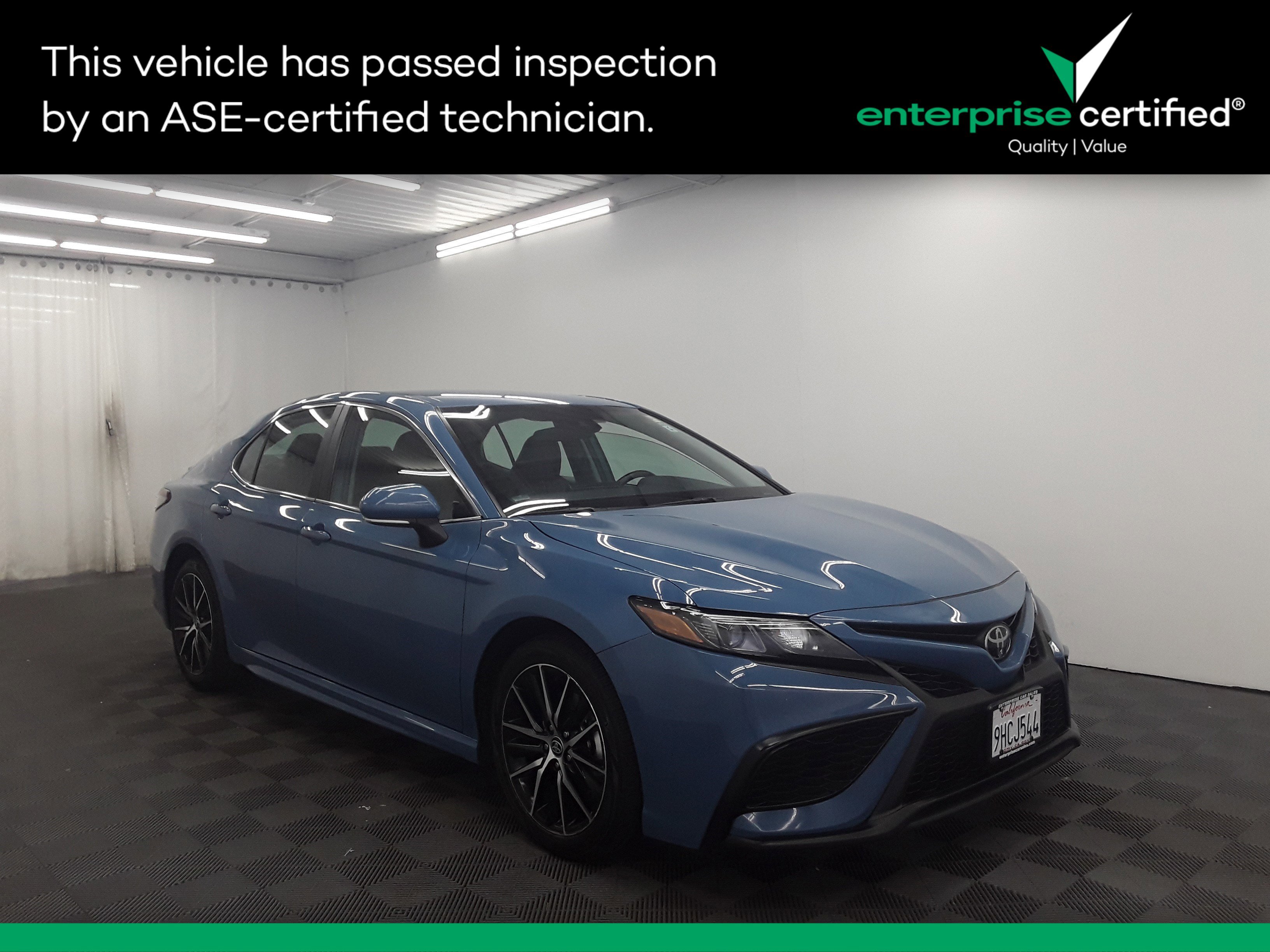 Used 2023 Toyota Camry SE Auto