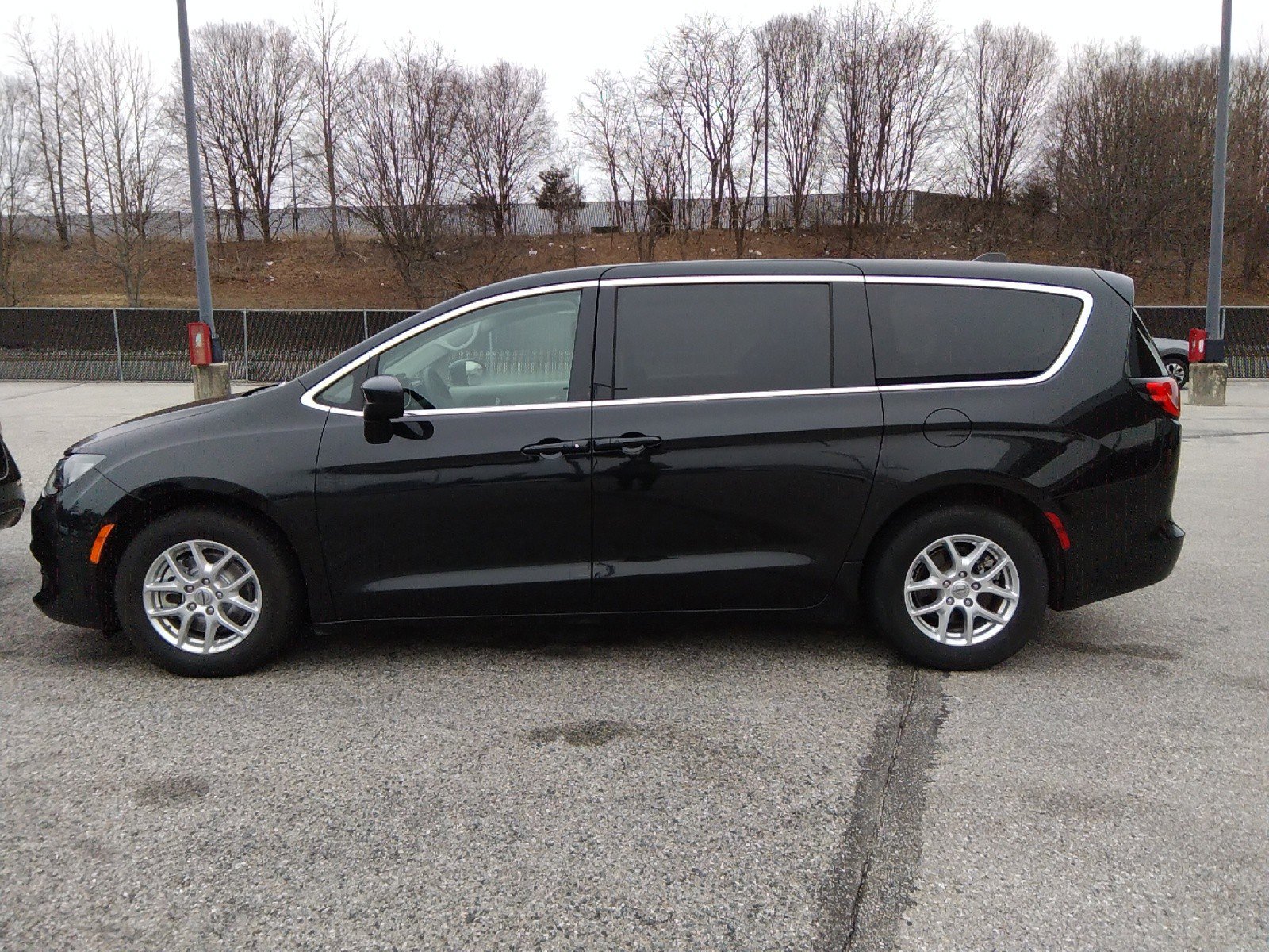 2022 Chrysler Voyager LX FWD