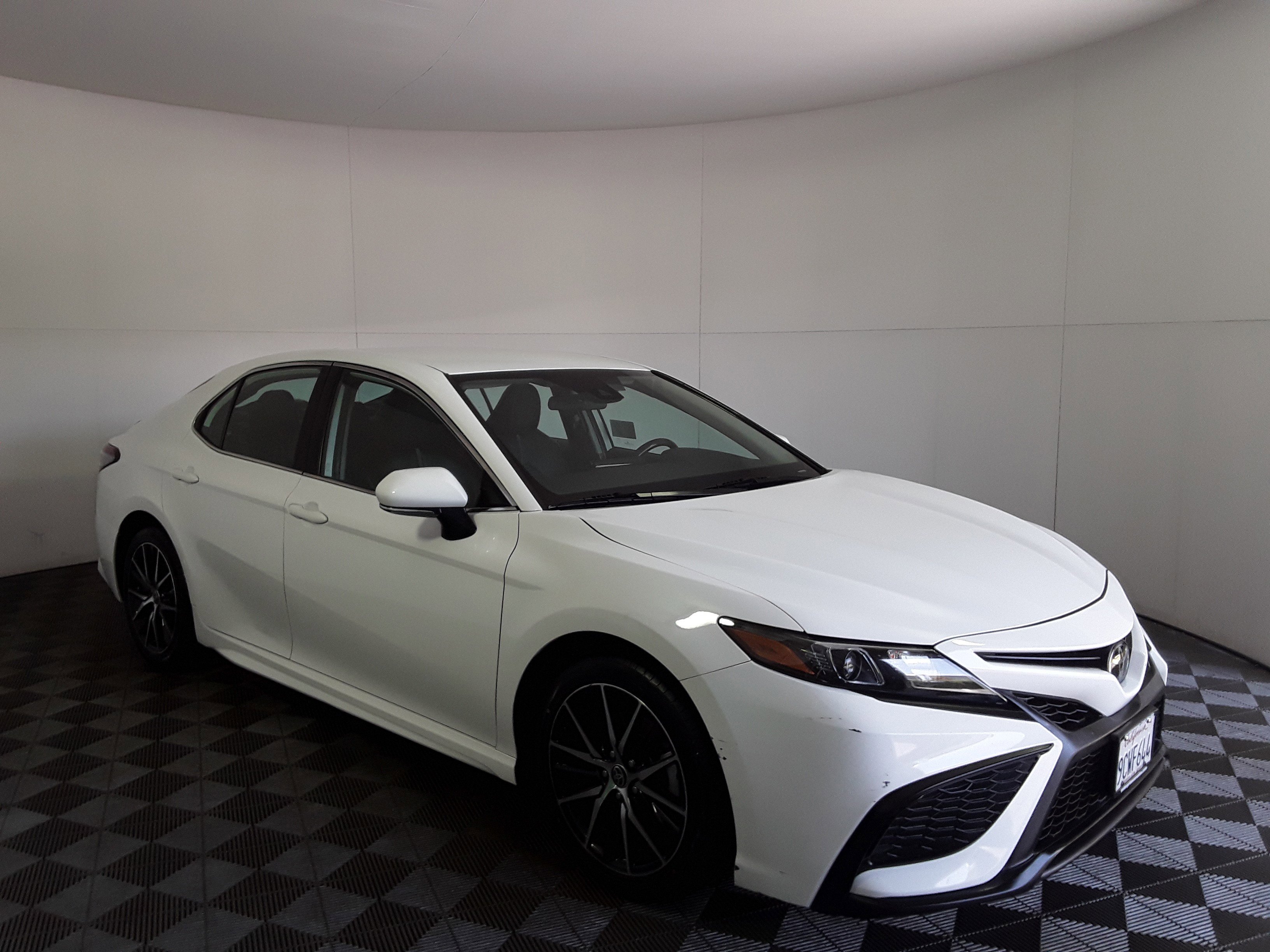 2023 Toyota Camry SE Auto
