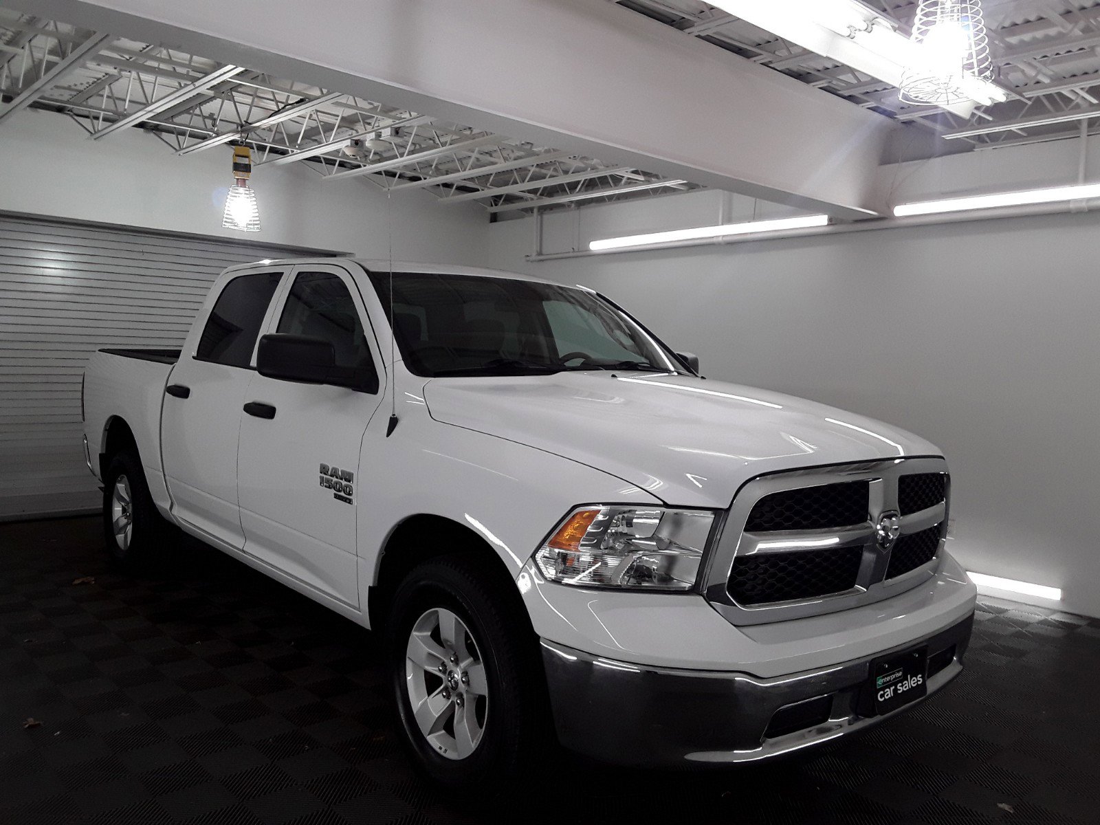 2022 Ram 1500 Classic SLT 4x4 Crew Cab 5'7