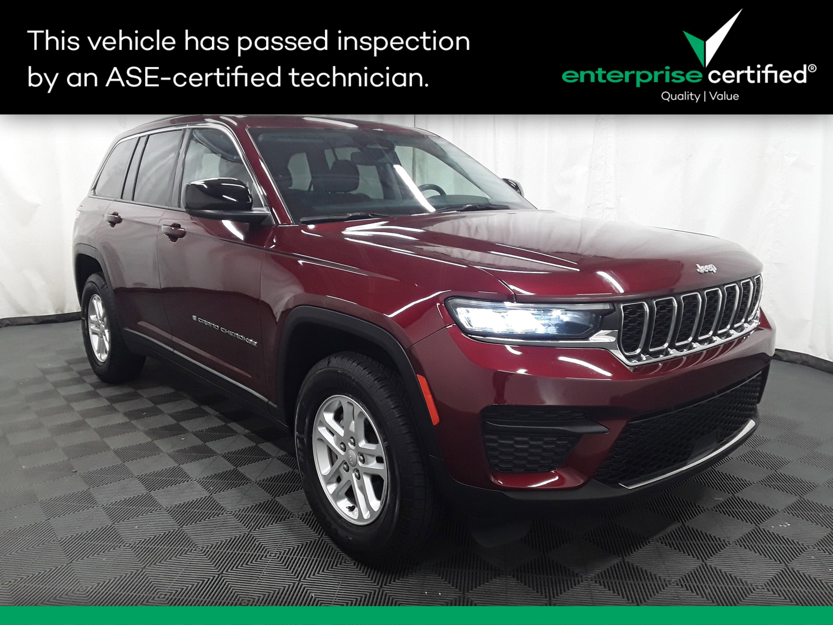 2023 Jeep Grand Cherokee Laredo's photo