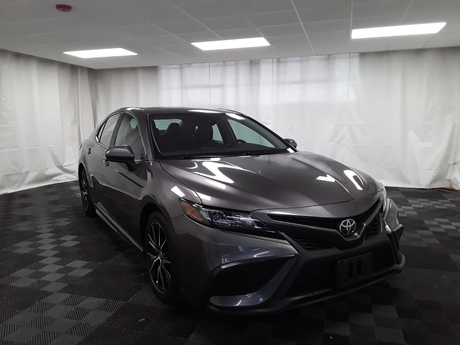 2021 Toyota Camry SE Auto