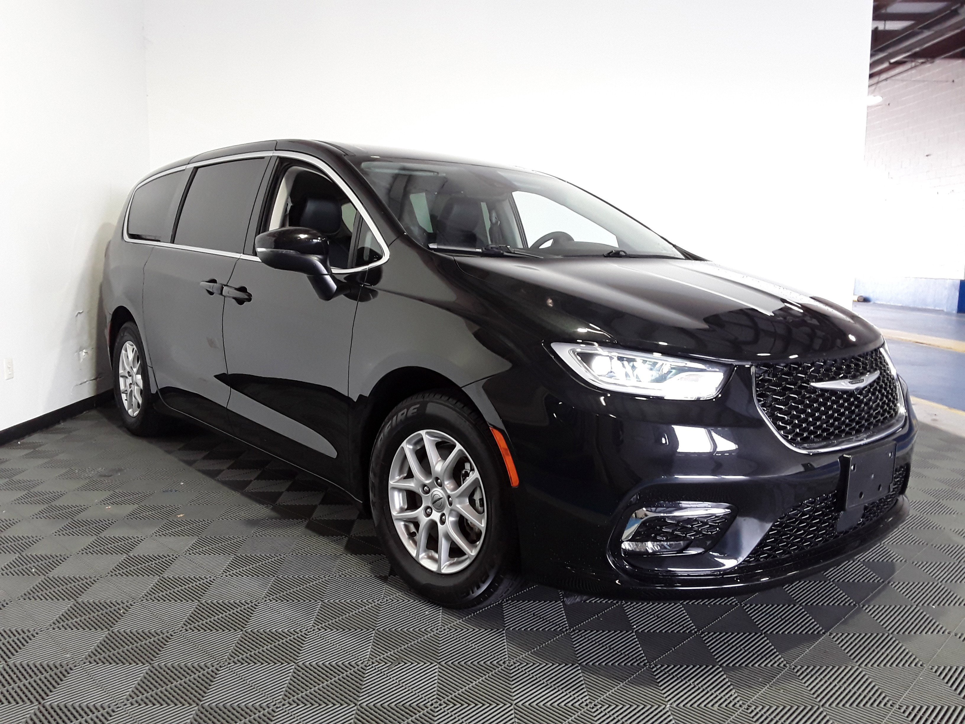 2023 Chrysler Pacifica Touring L FWD