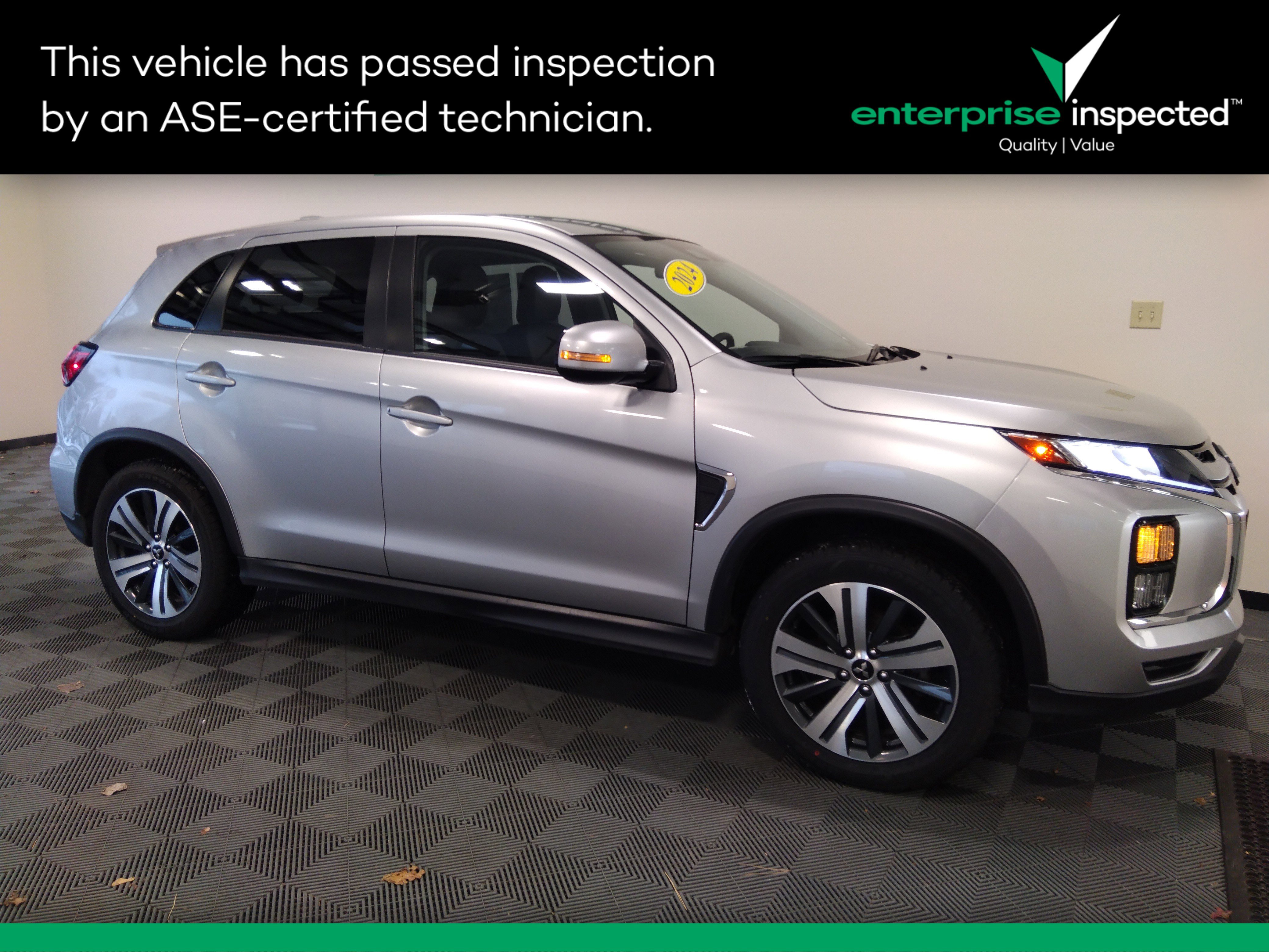 2024 Mitsubishi Outlander Sport SE's photo