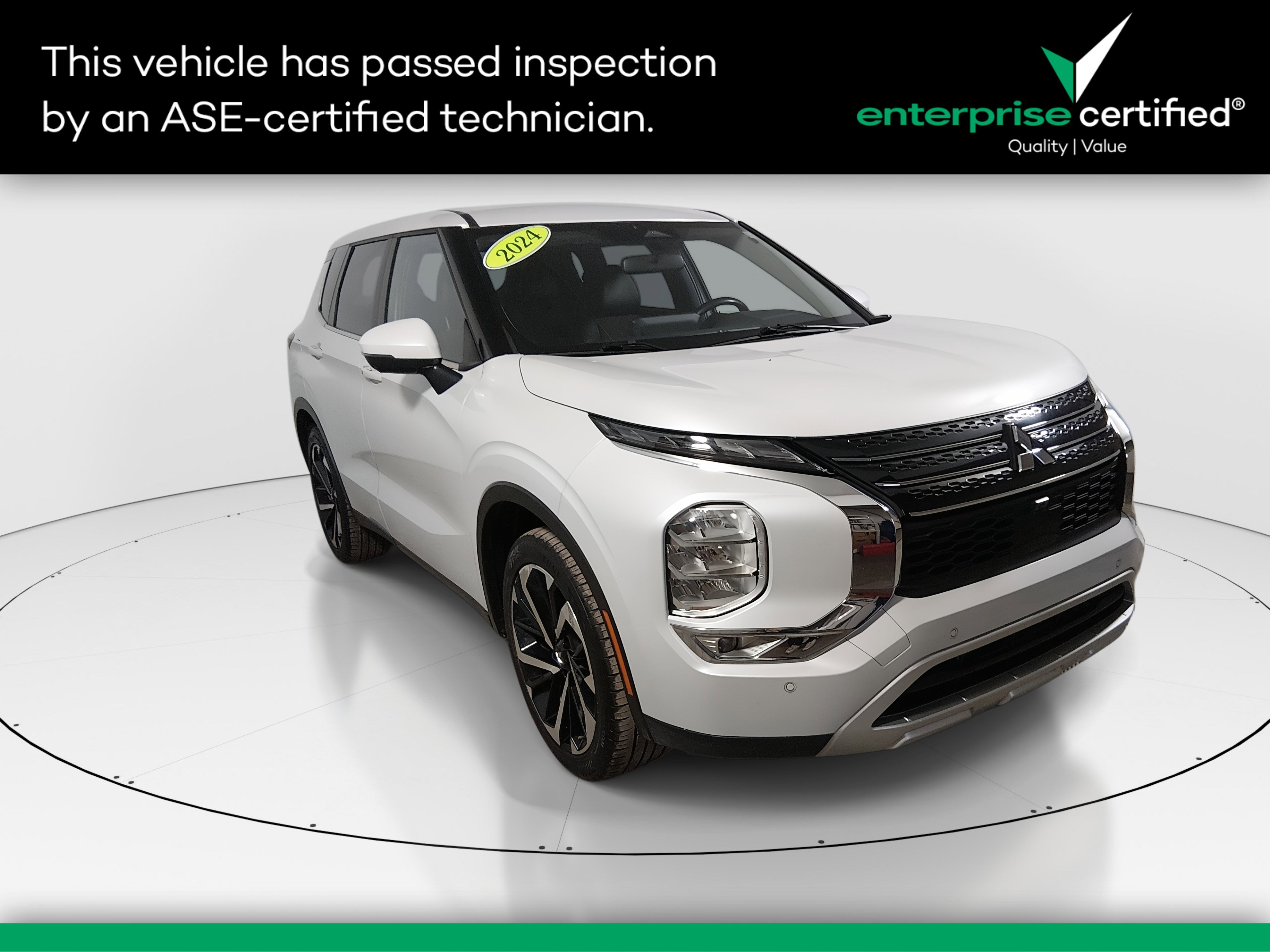 2024 Mitsubishi Outlander SE's photo