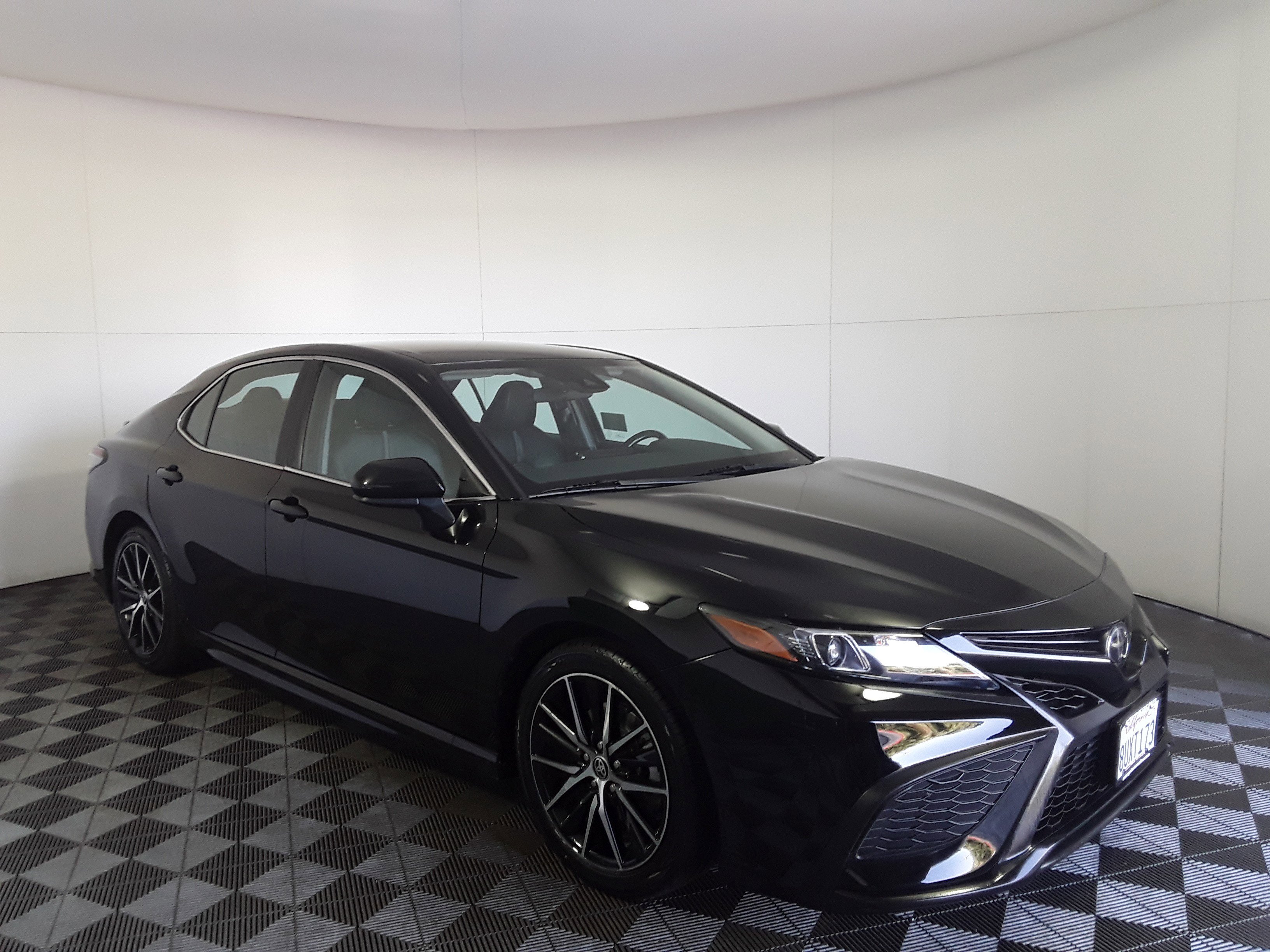 2021 Toyota Camry SE Auto