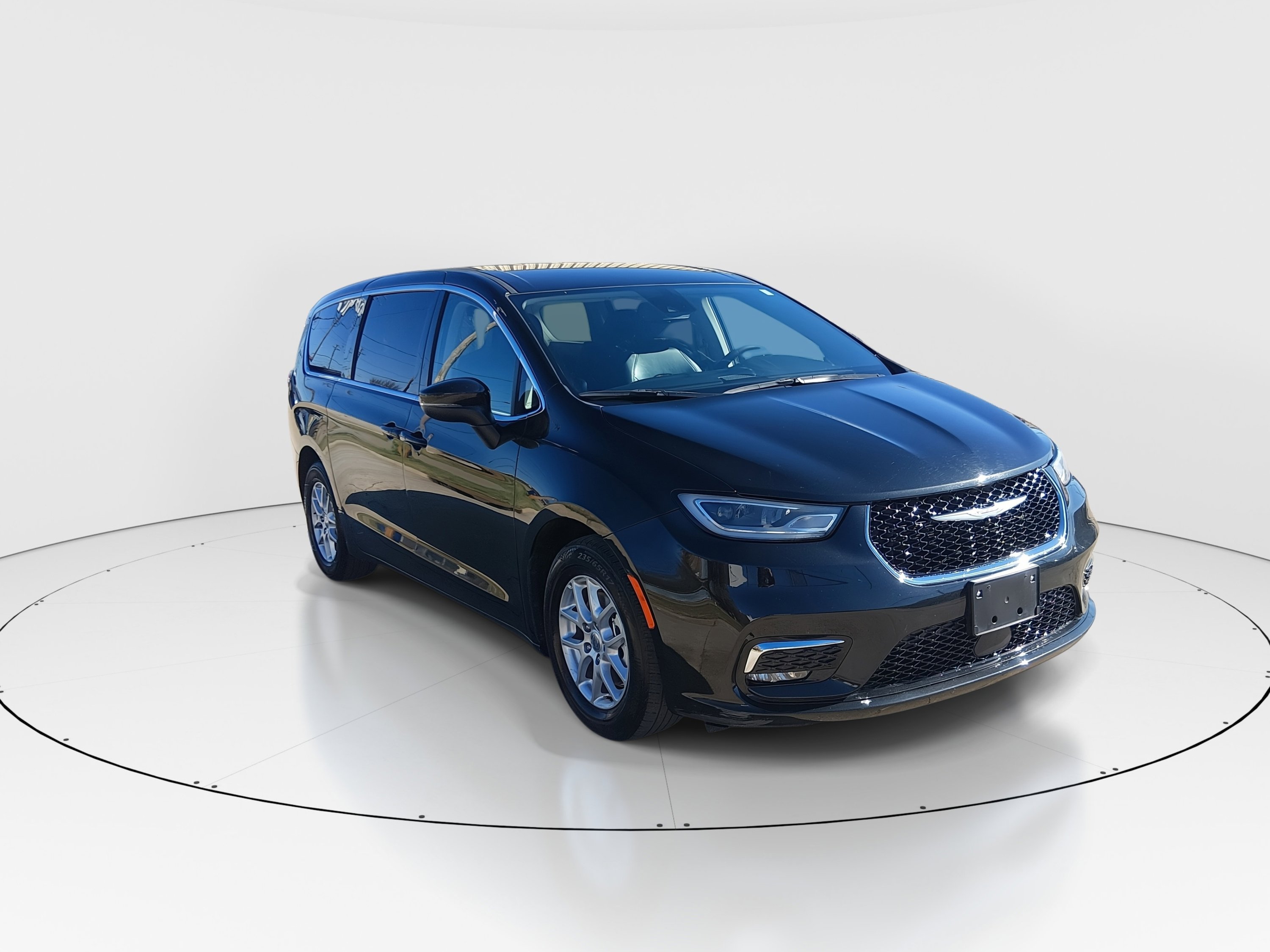 2023 Chrysler Pacifica Touring L's photo