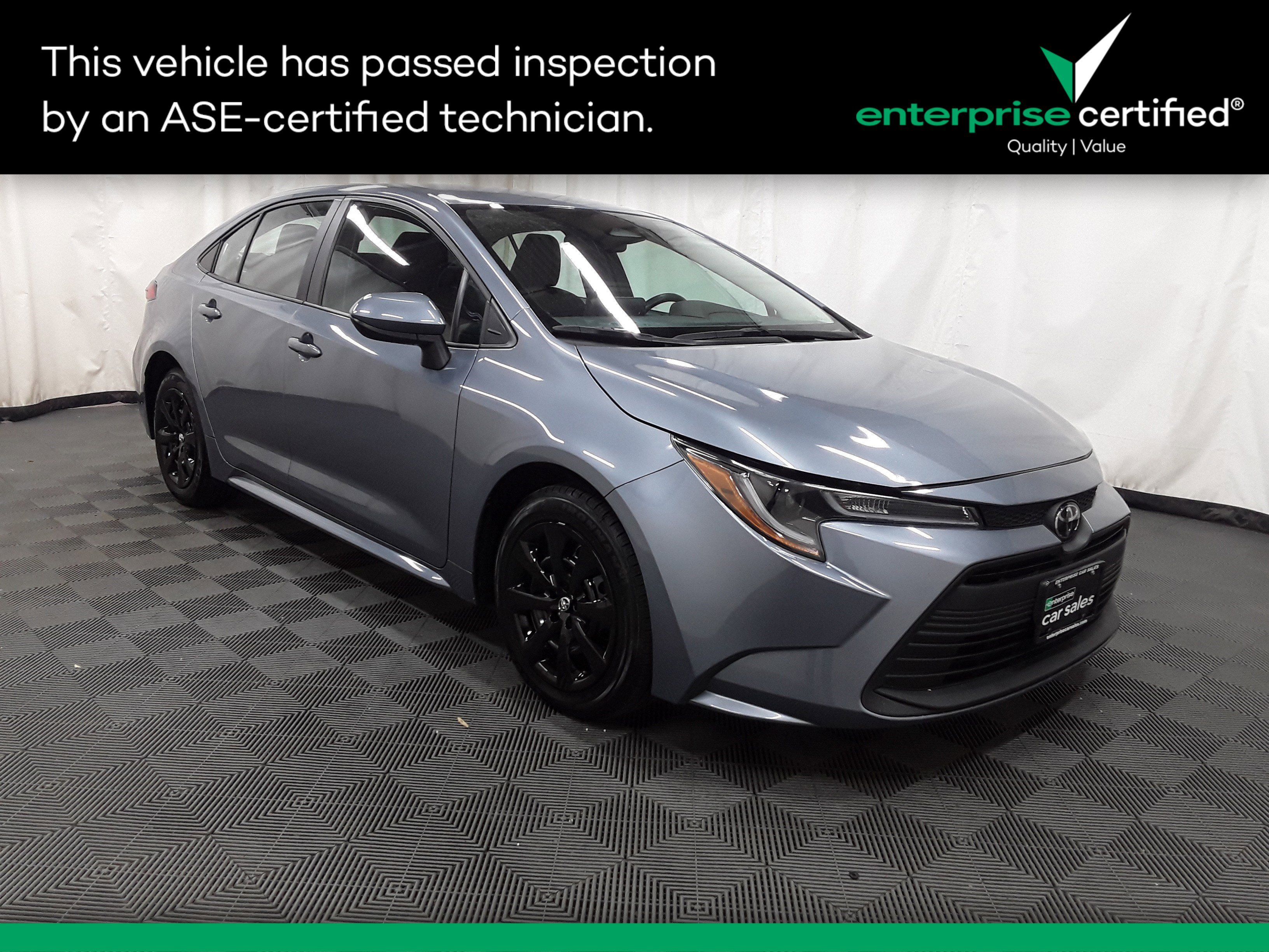 2024 Toyota Corolla LE's photo