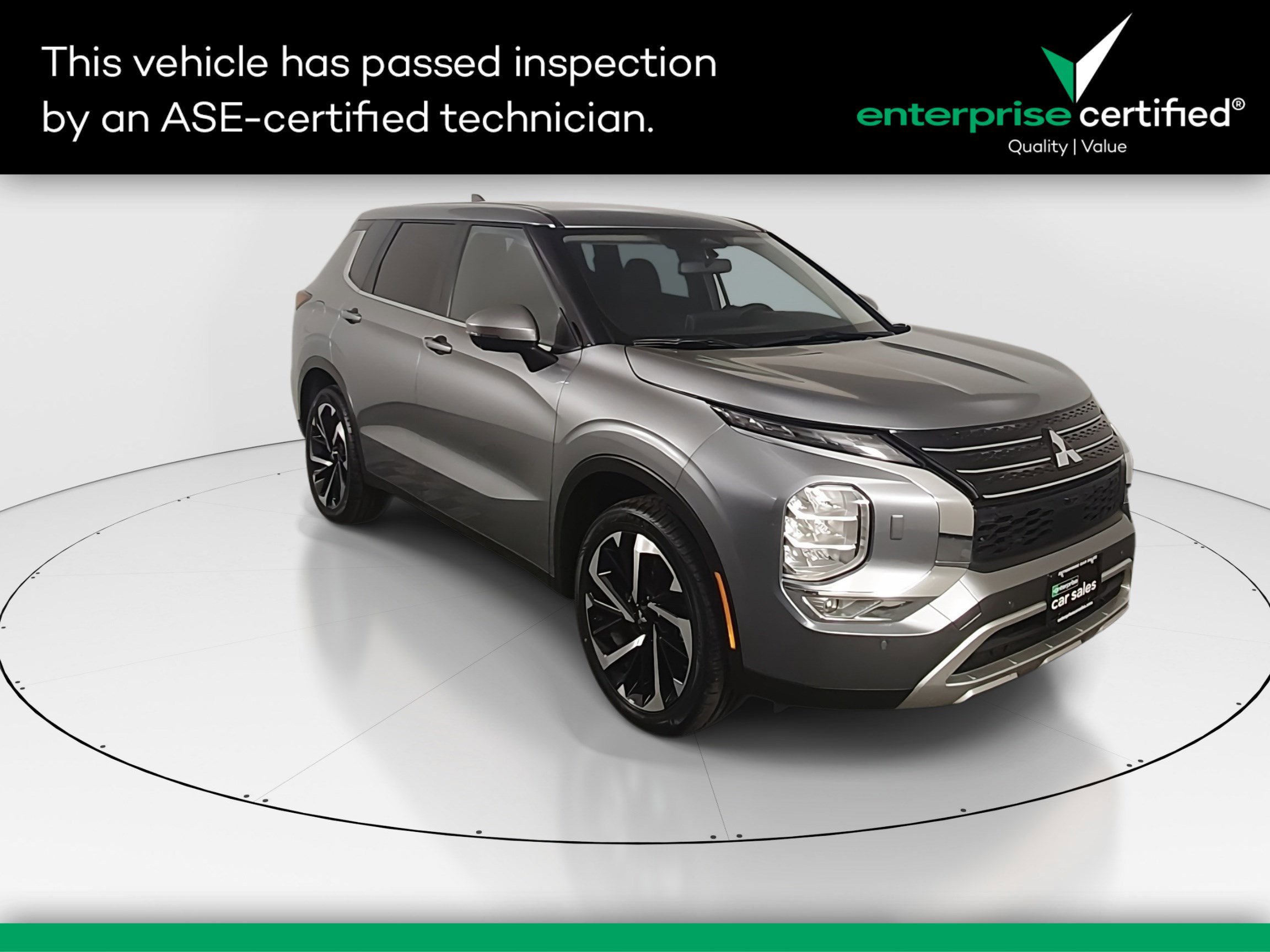 2024 Mitsubishi Outlander SE's photo