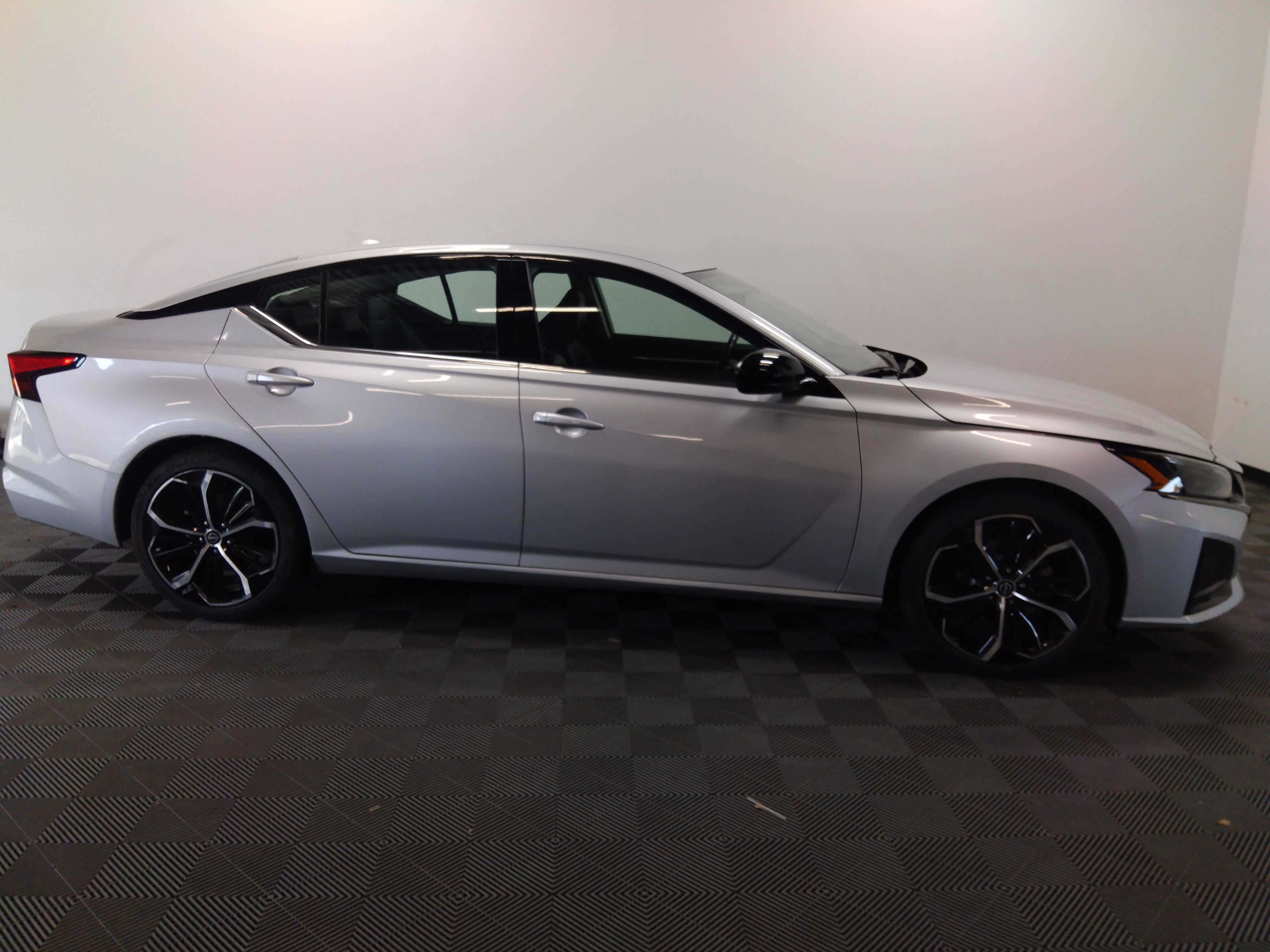 2023 Nissan Altima 2.5 SR Sedan