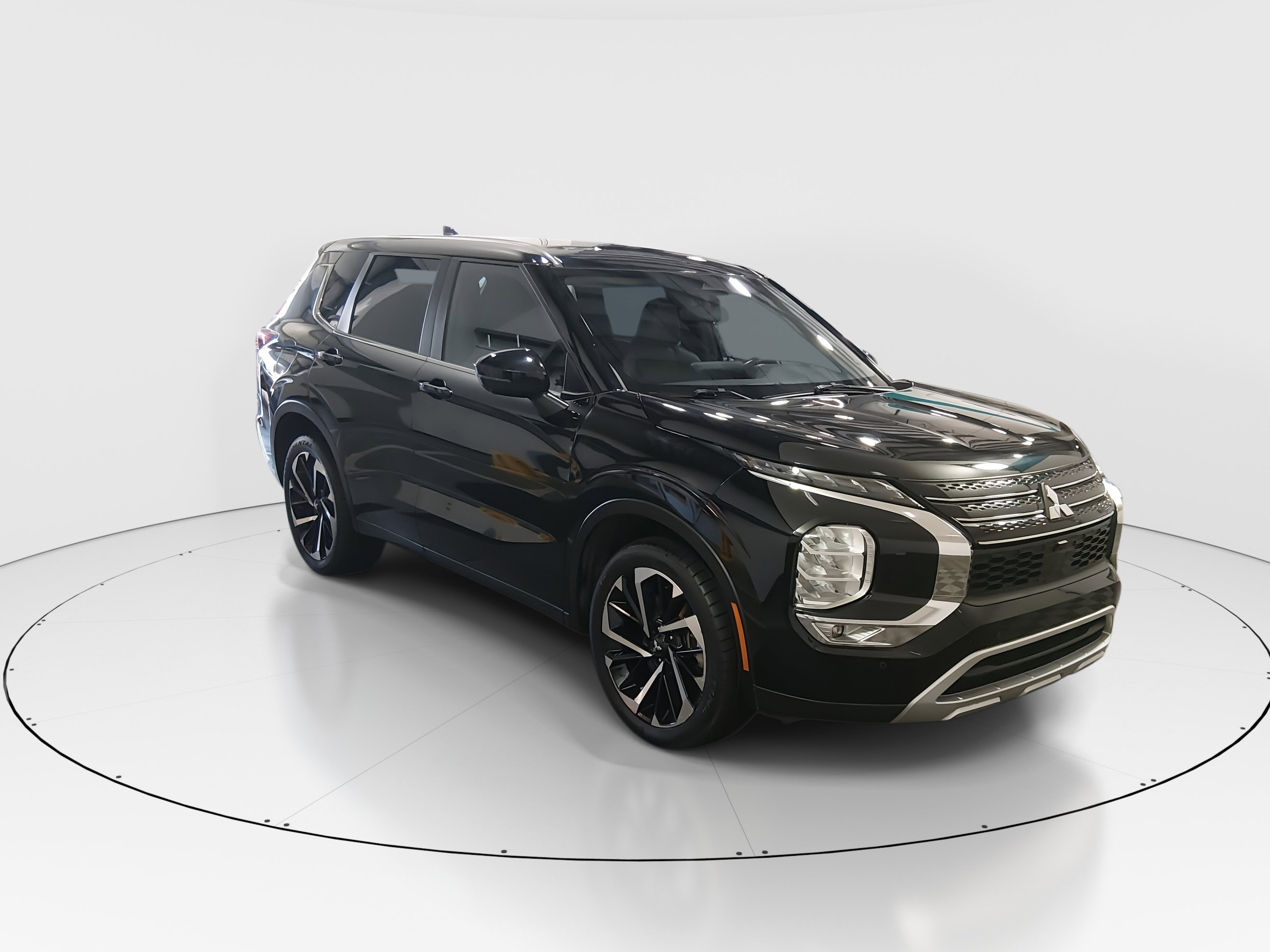 2024 Mitsubishi Outlander SE's photo