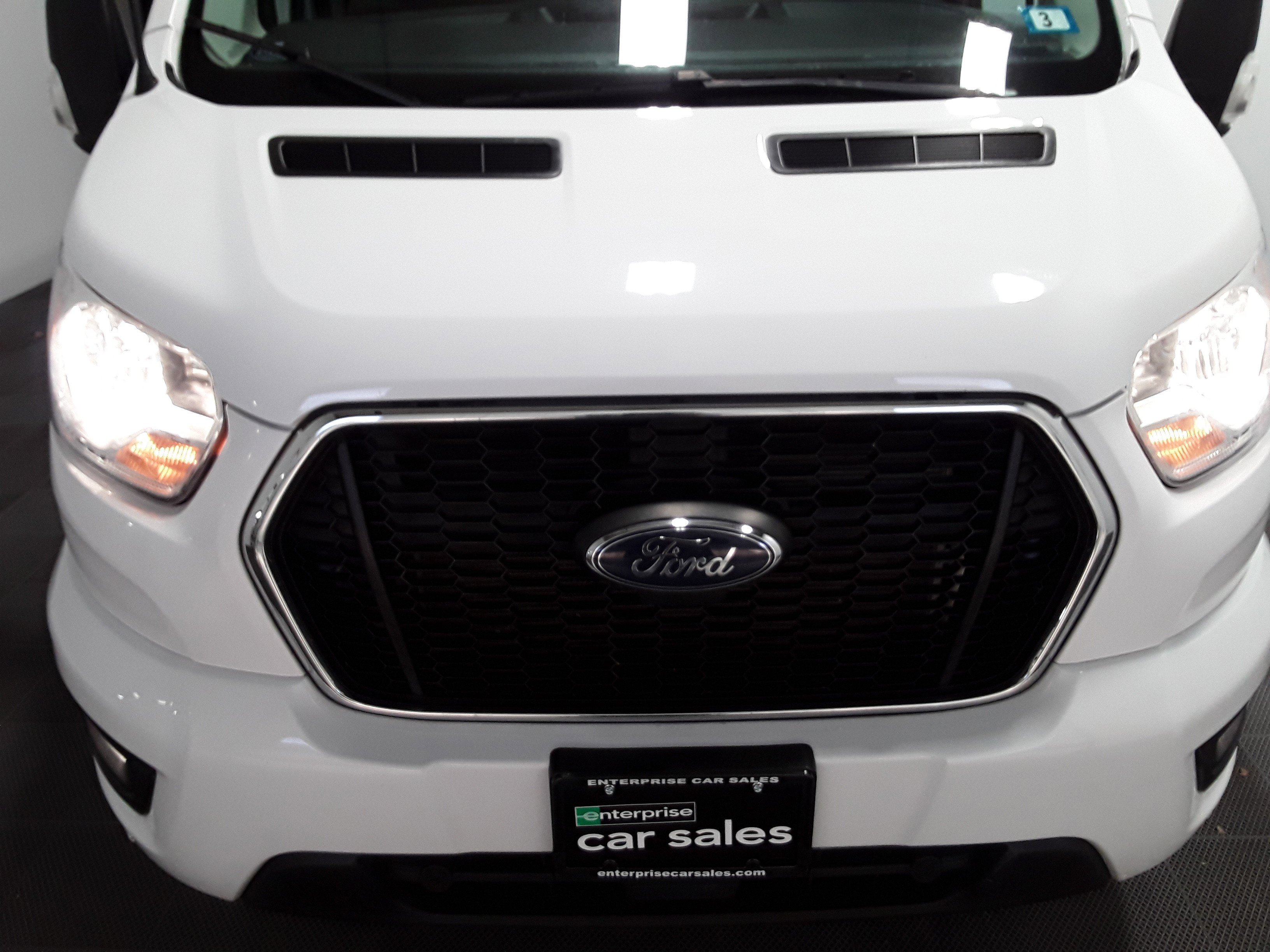 Image of Used 2021 Ford Transit Passenger Wagon T-350 148" Low Roof XLT RWD