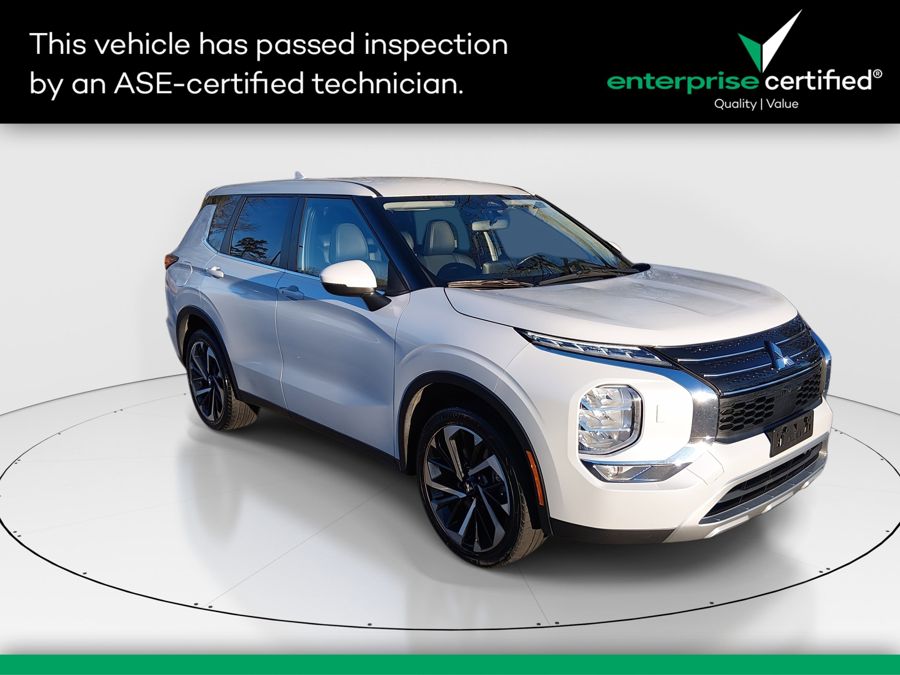 2023 Mitsubishi Outlander SE Special Edition's photo