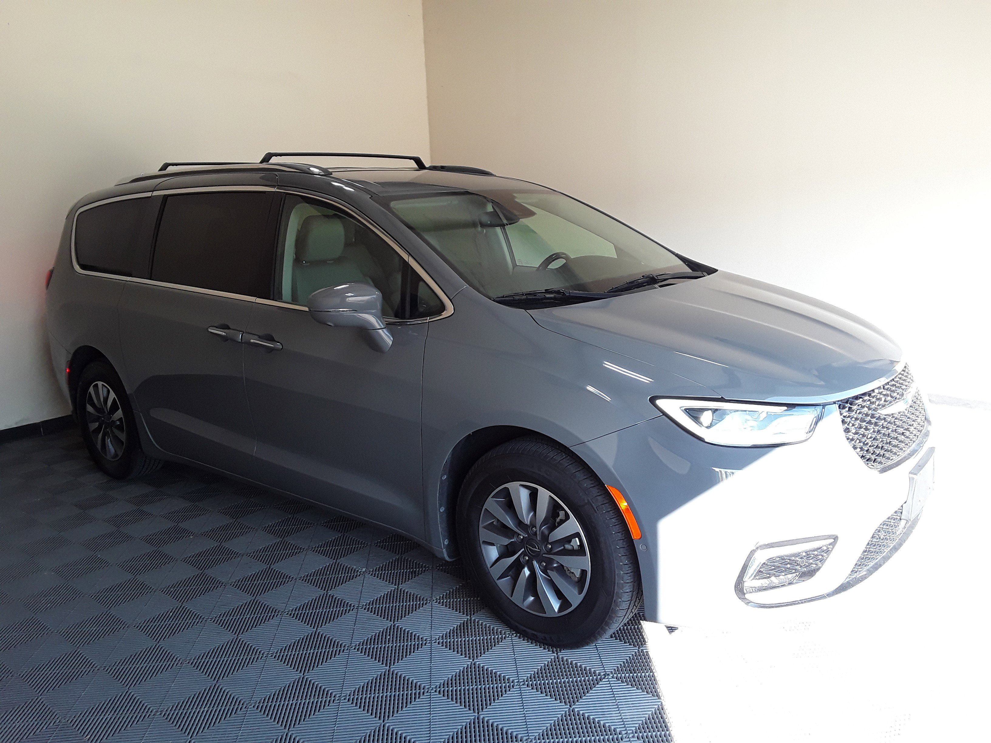 Used 2021 Chrysler Pacifica Hybrid Touring L FWD