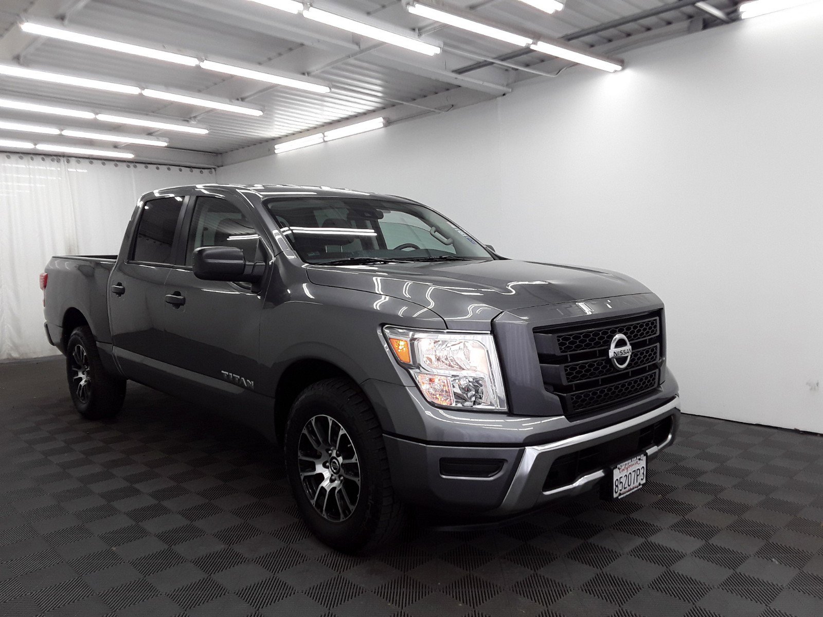 2022 Nissan Titan 4x2 Crew Cab SV