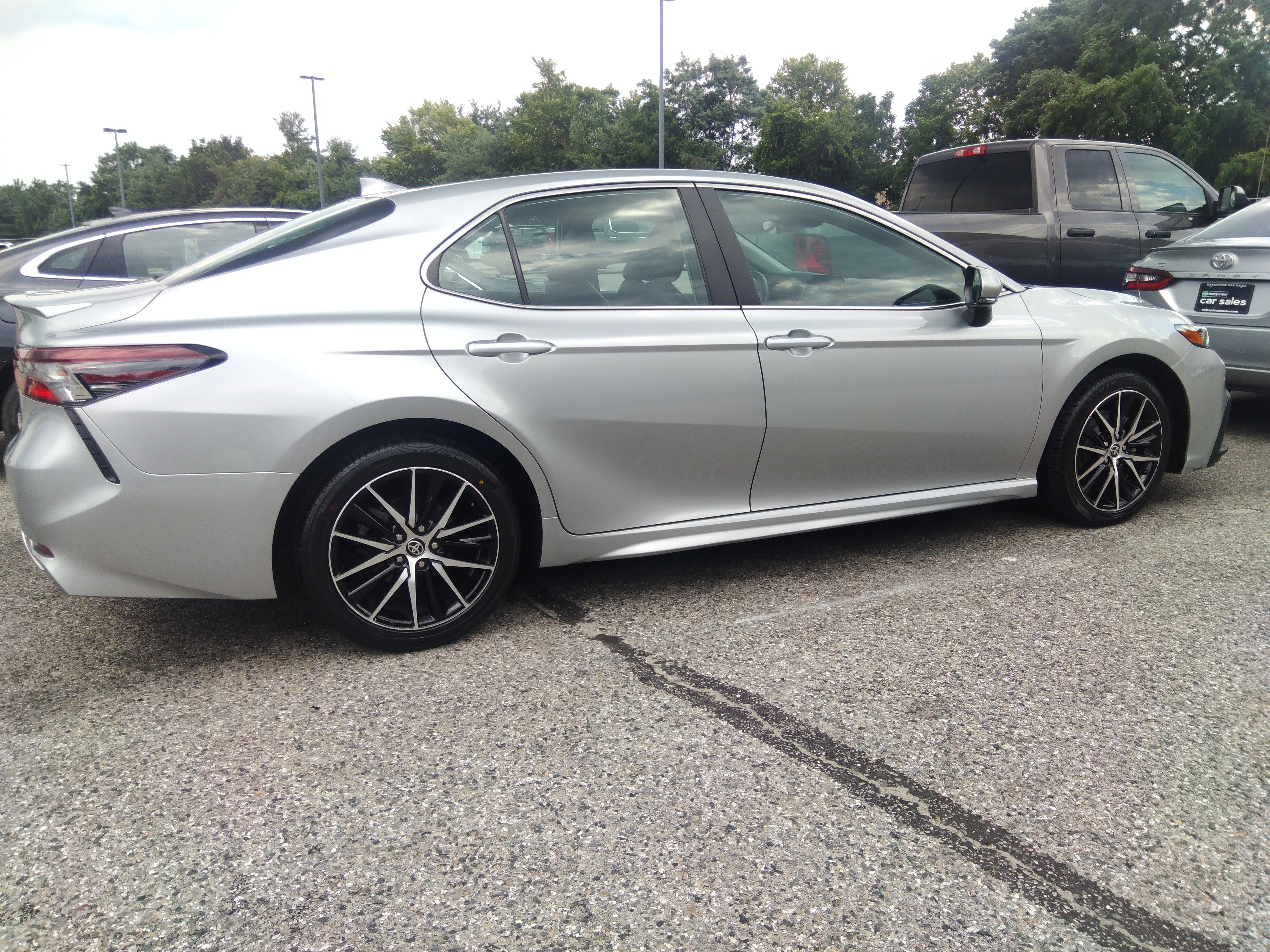 Used 2022 Toyota Camry SE Auto