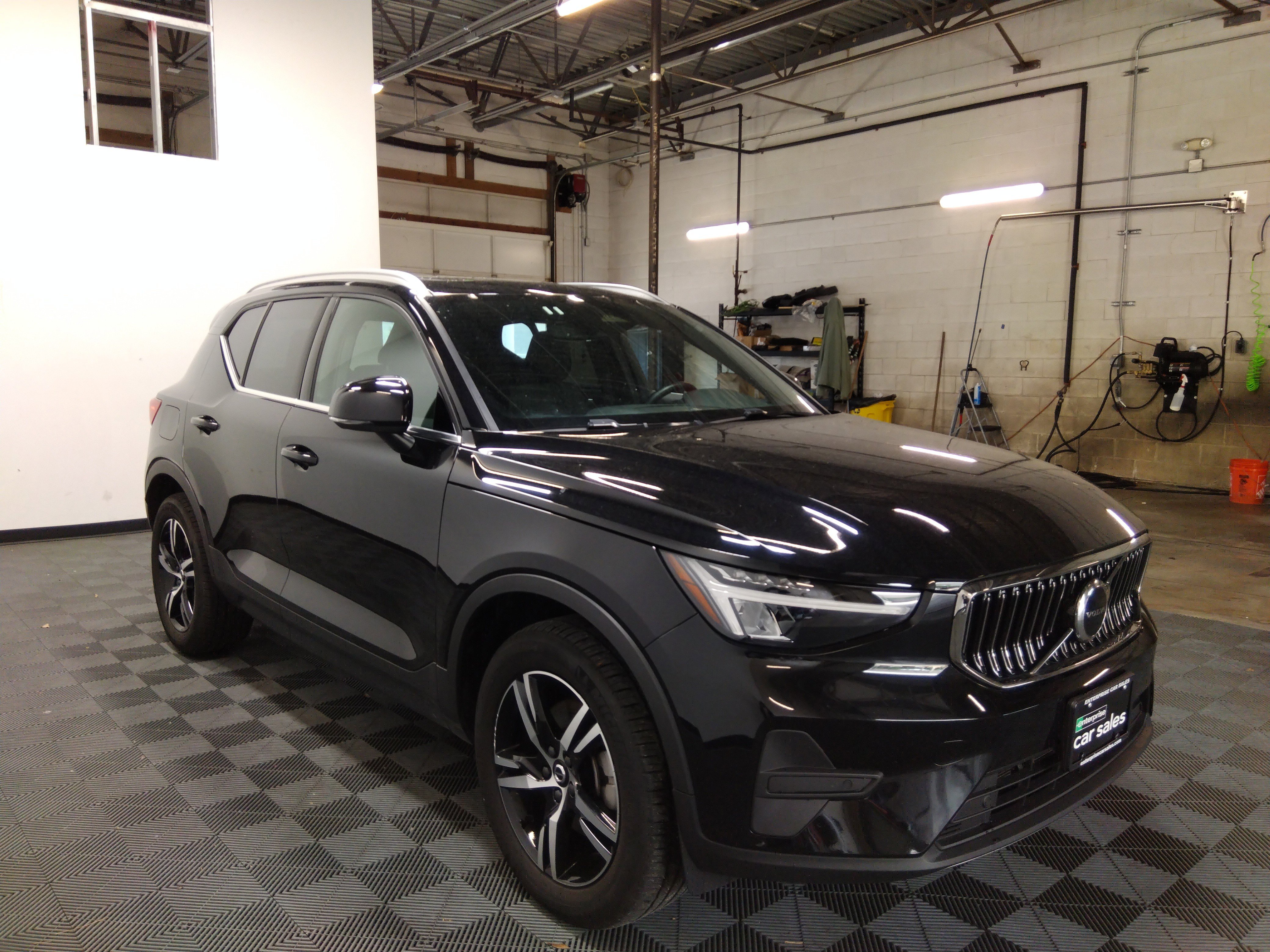 2024 Volvo XC40 Core Dark Theme B5 AWD