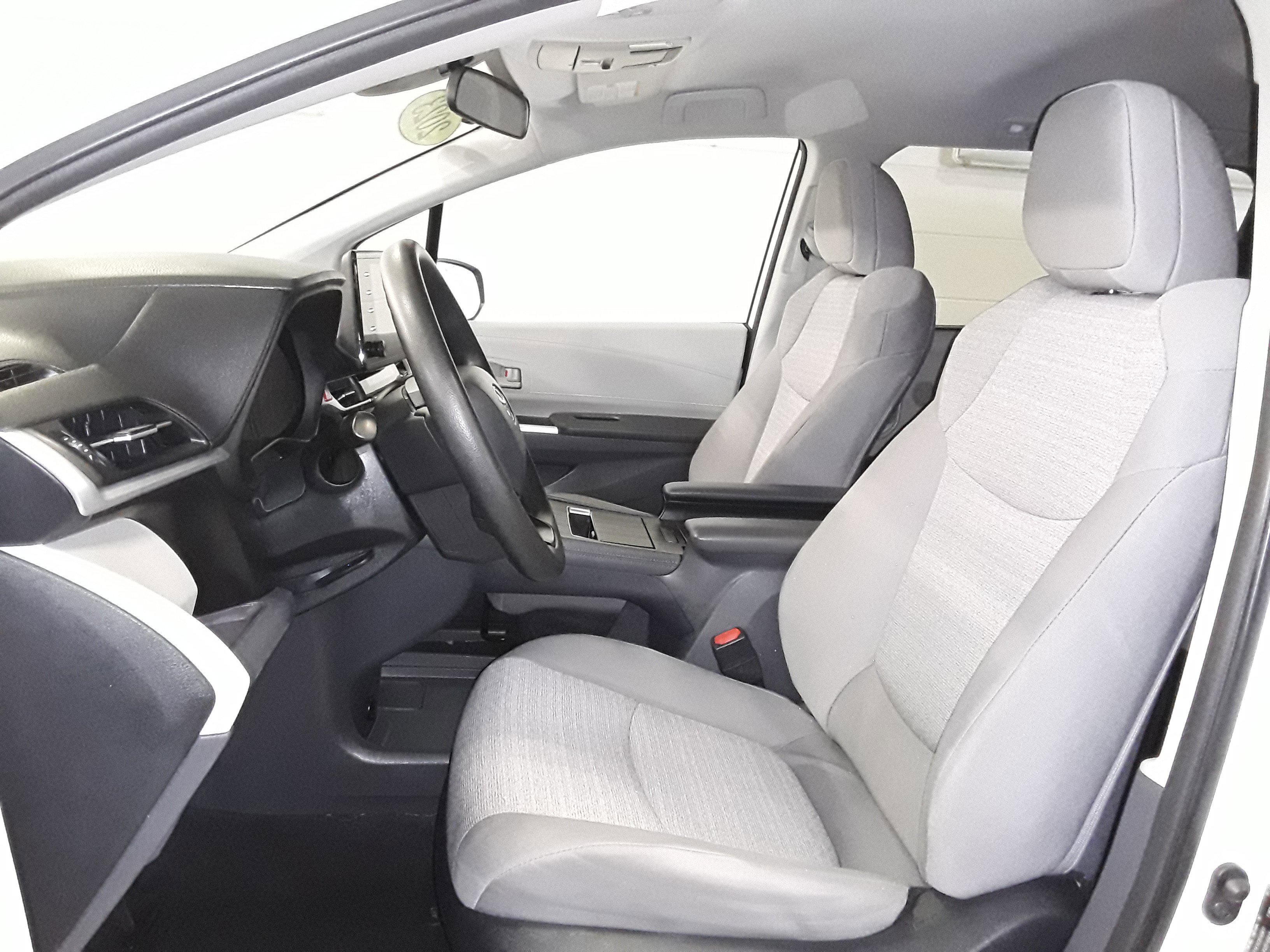 Image of Used 2023 Toyota Sienna LE FWD 8-Passenger