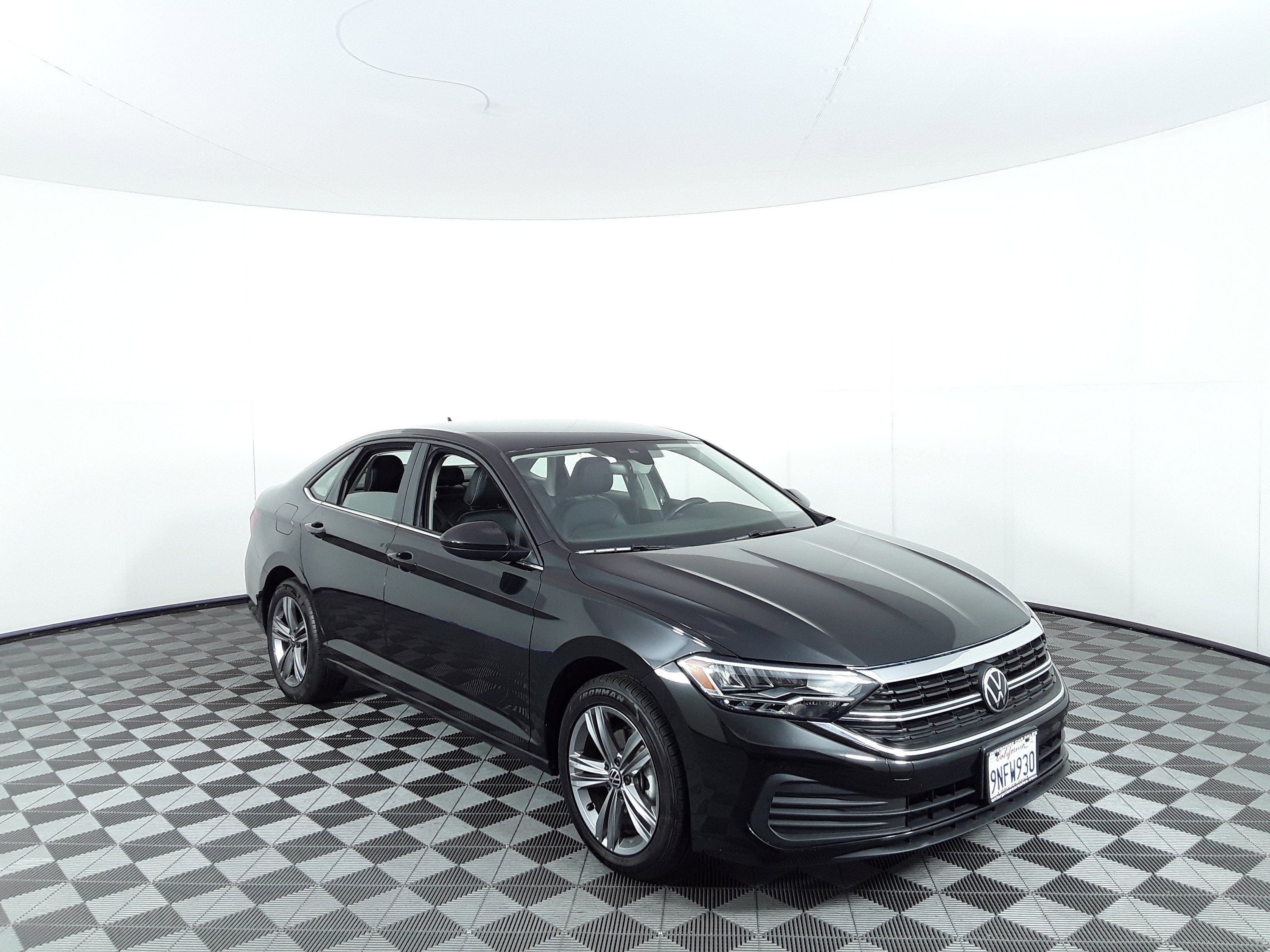 Used 2024 Volkswagen Jetta SE Auto