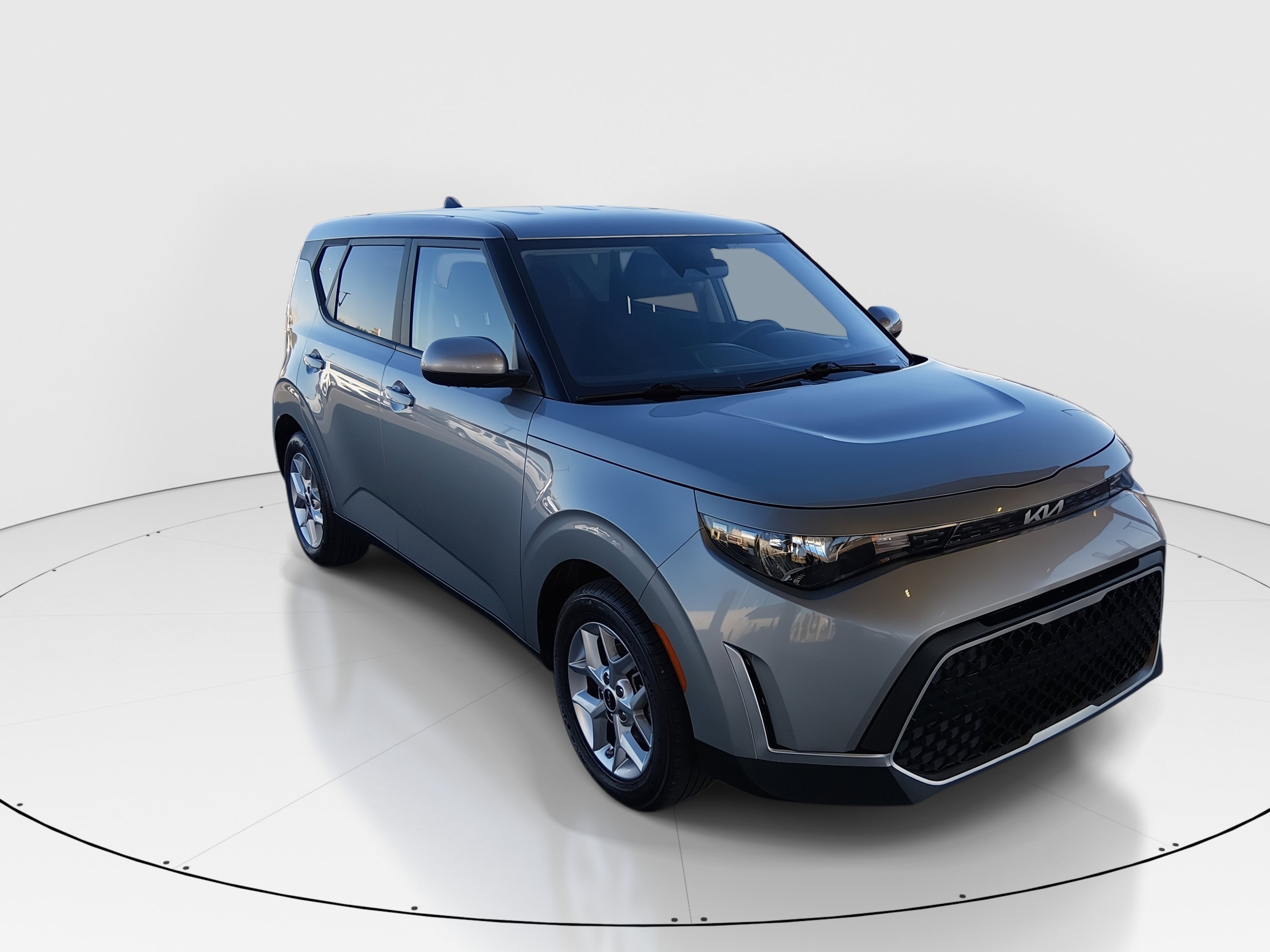 2023 Kia Soul LX's photo