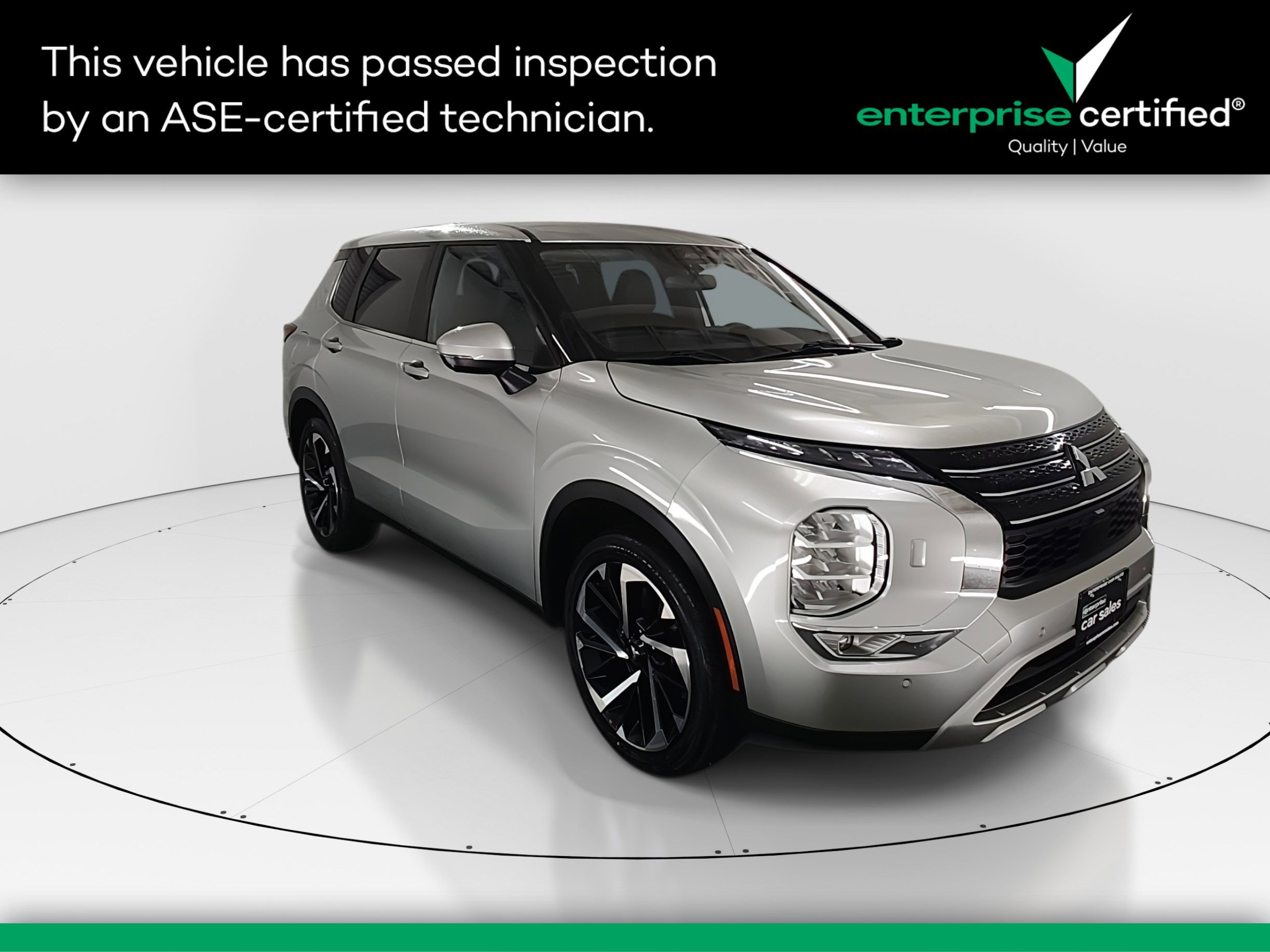 2024 Mitsubishi Outlander SE's photo