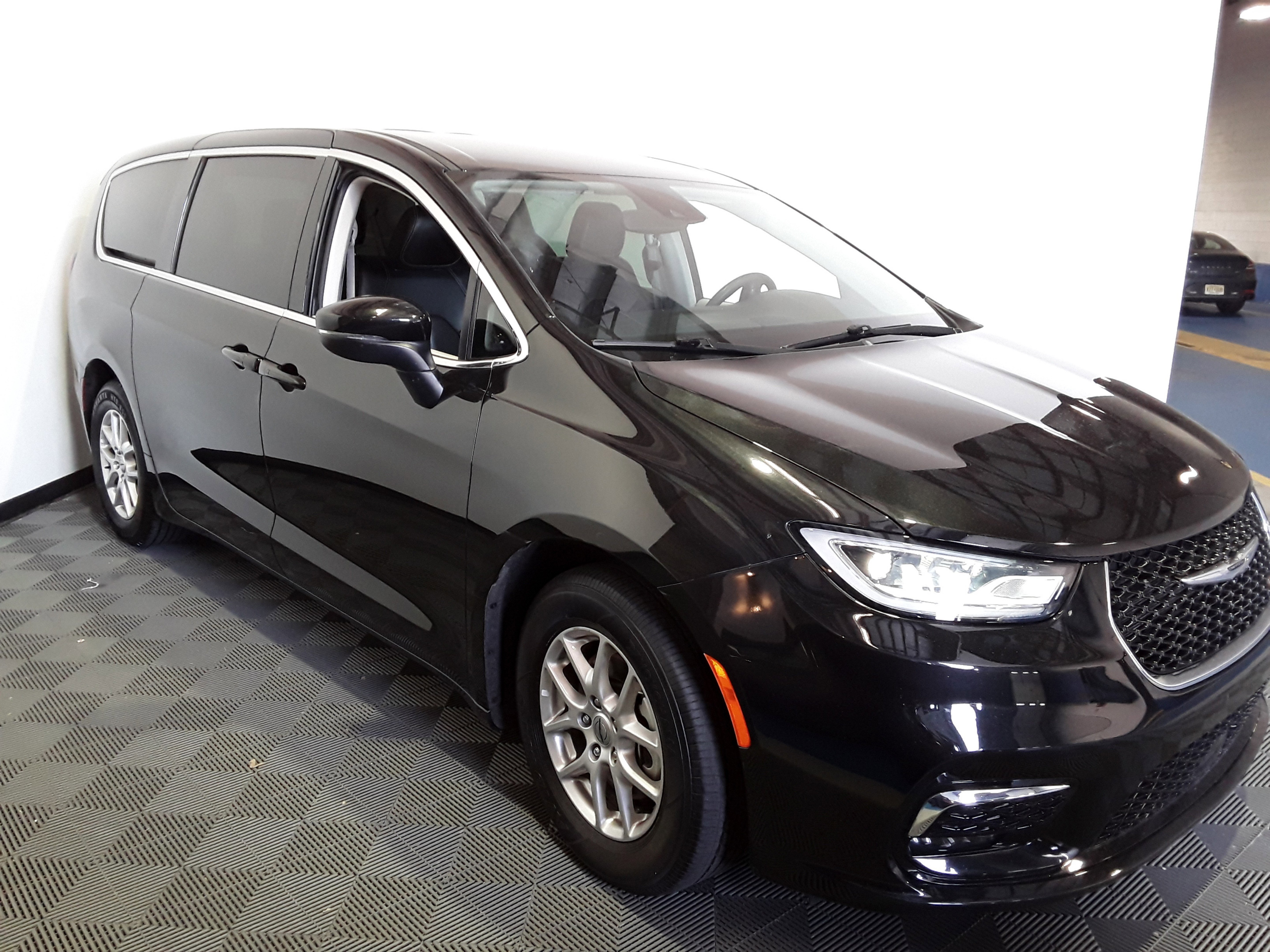 2023 Chrysler Pacifica Touring L FWD