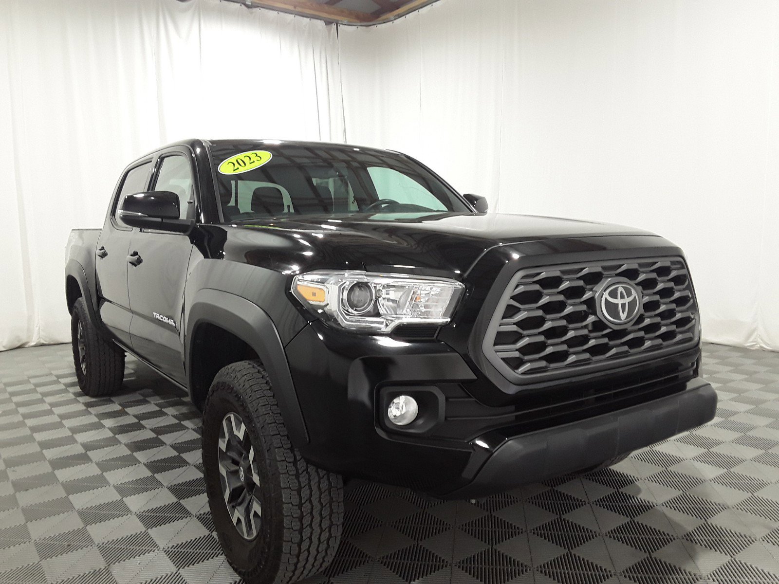 2023 Toyota Tacoma 4WD TRD Off Road Double Cab 5' Bed V6 MT