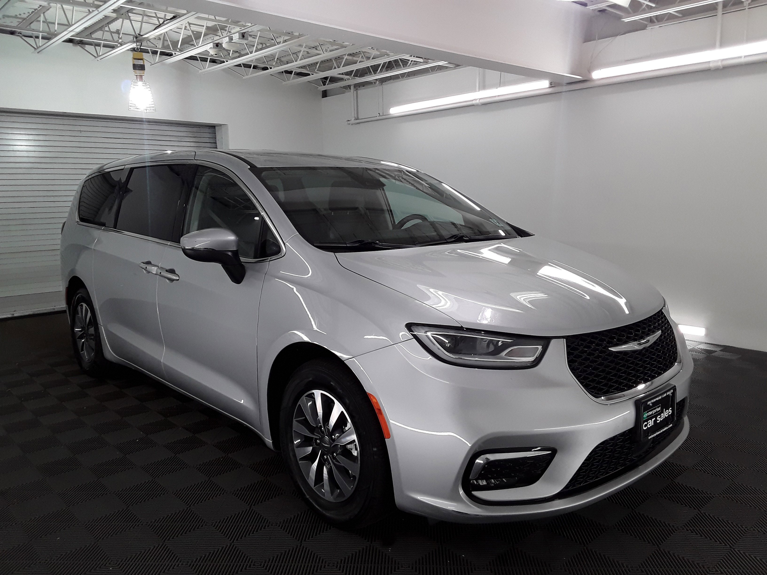 2023 Chrysler Pacifica Hybrid Touring L FWD