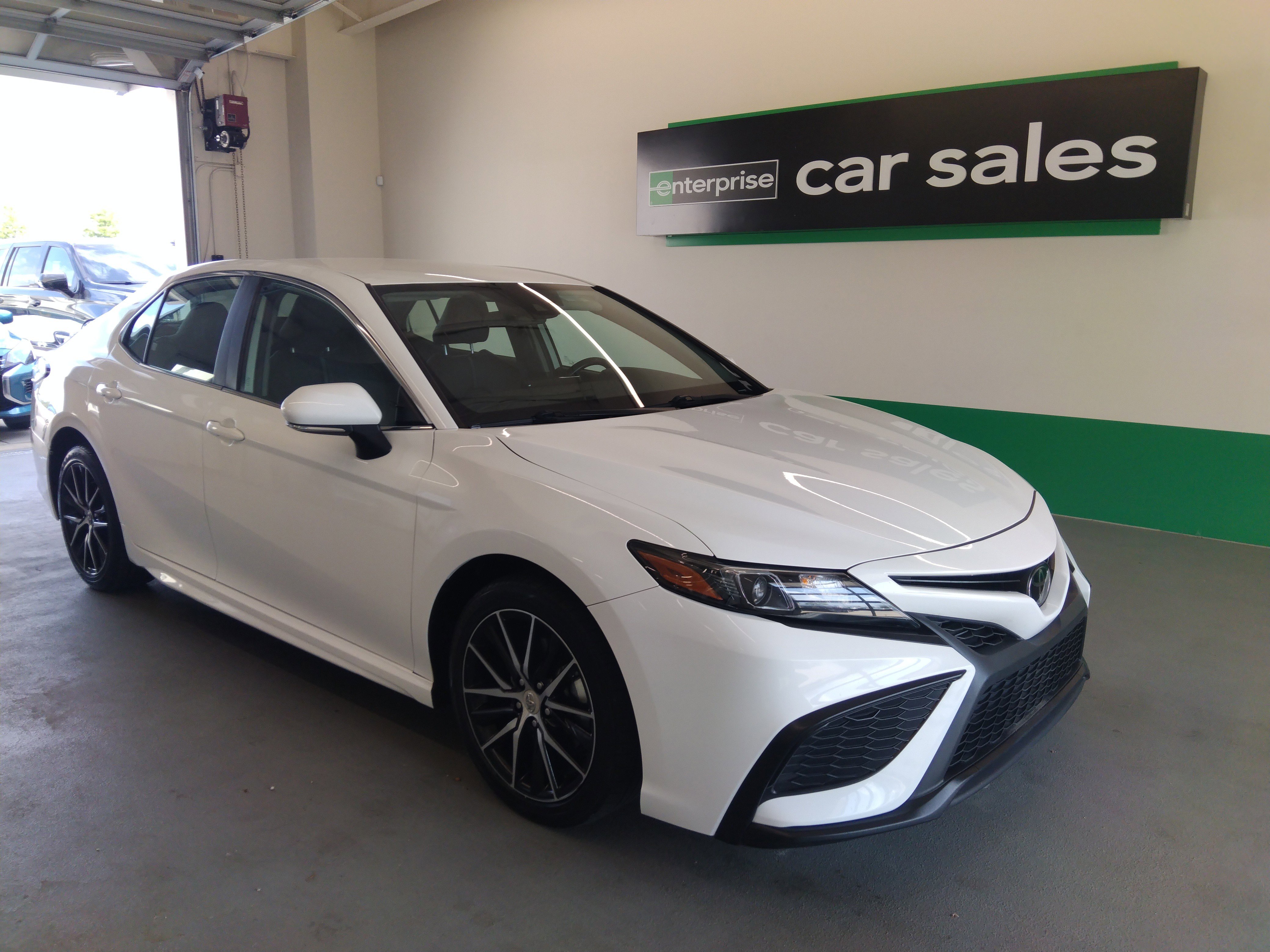 2023 Toyota Camry SE Auto