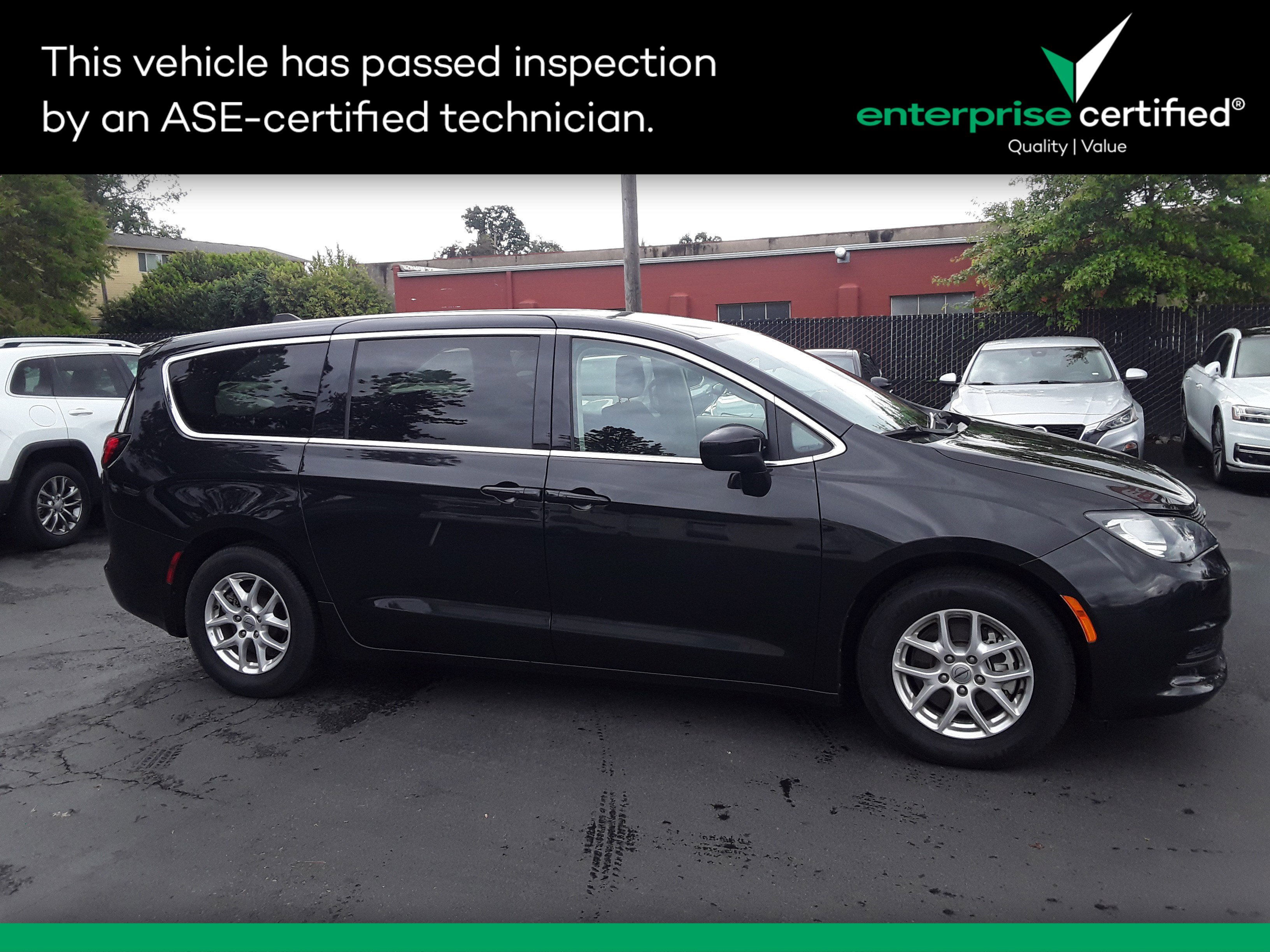 2022 Chrysler Voyager LX FWD