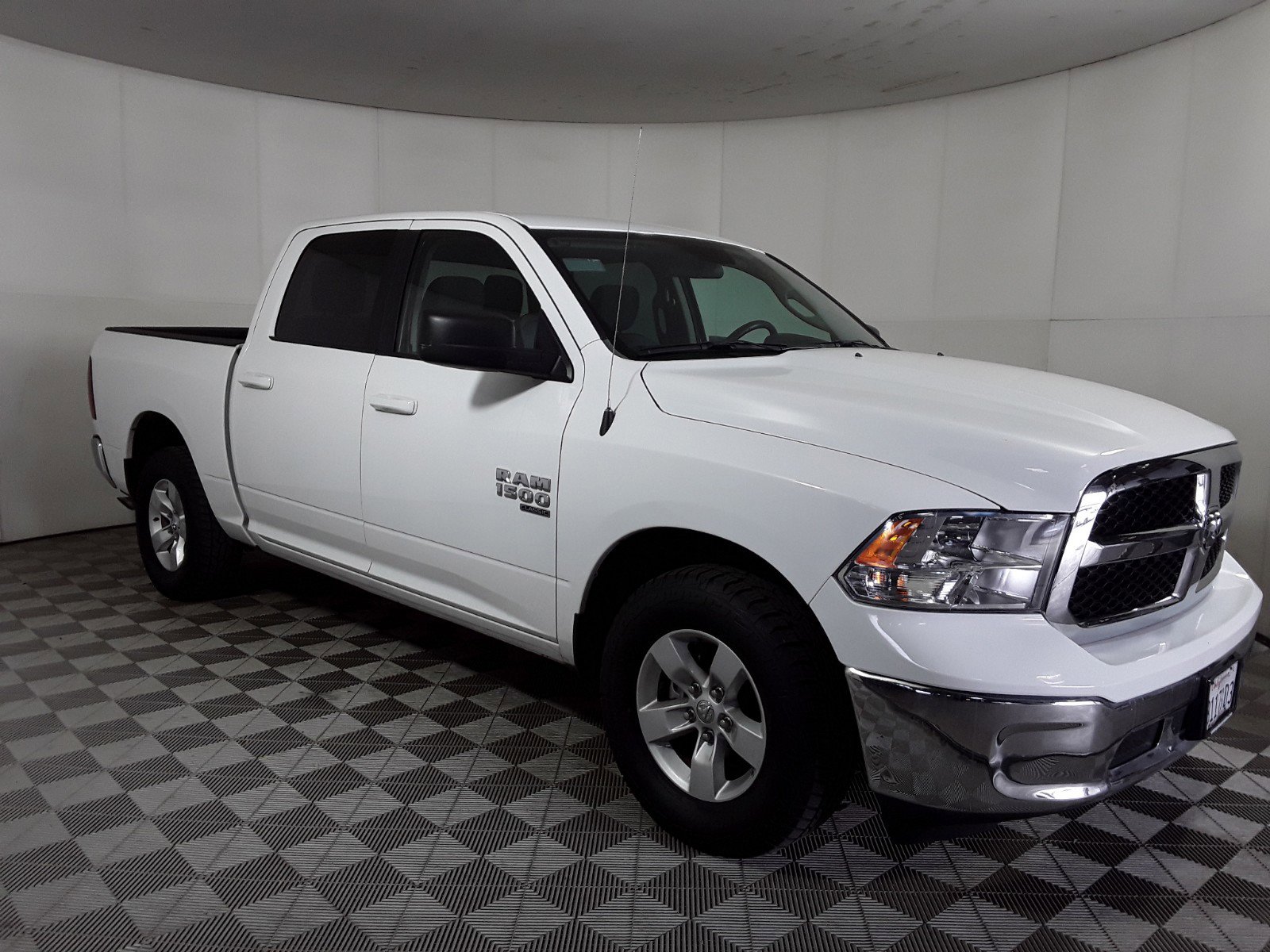 2021 Ram 1500 Classic SLT 4x2 Crew Cab 5'7