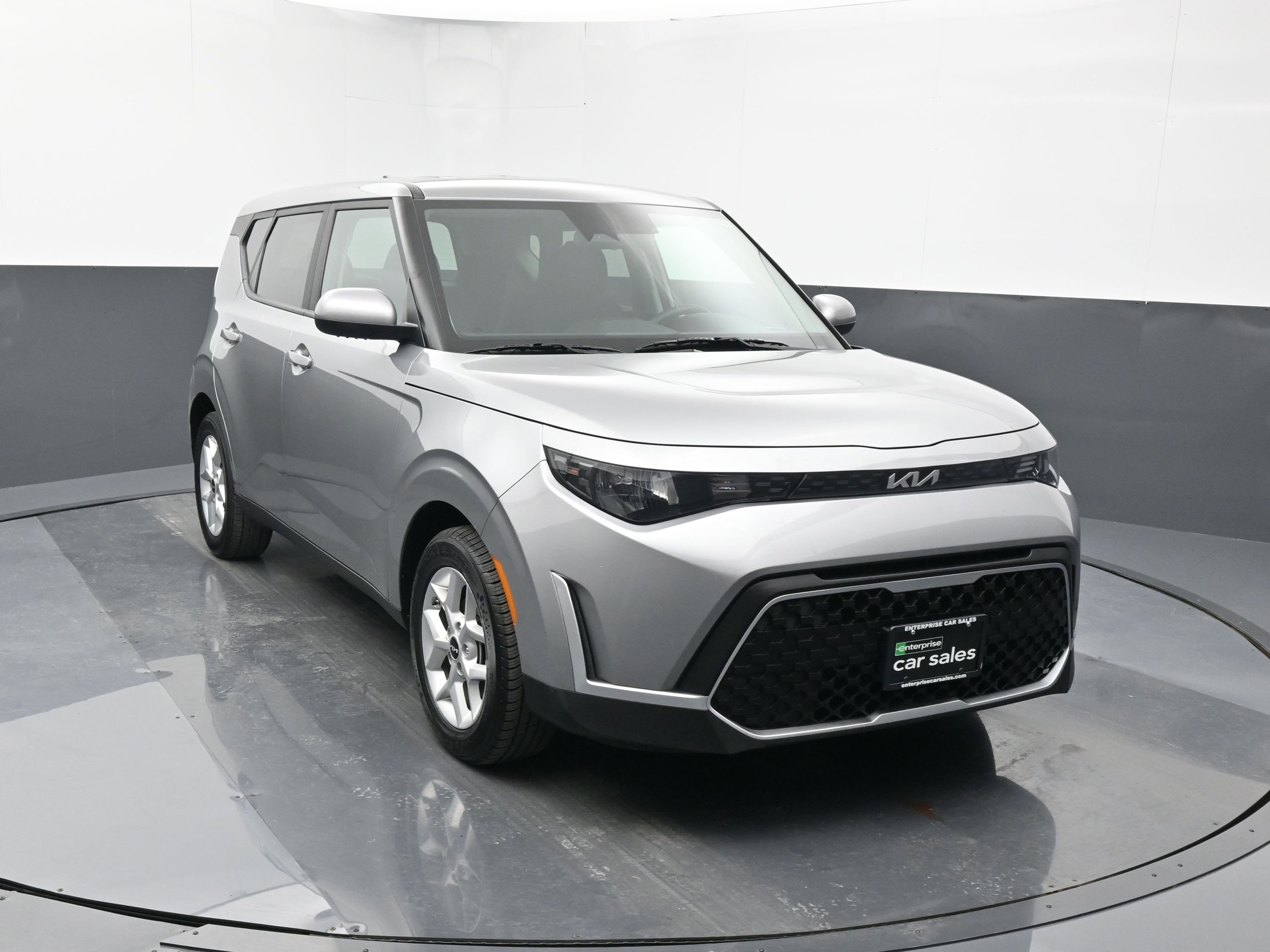 2024 Kia Soul LX's photo