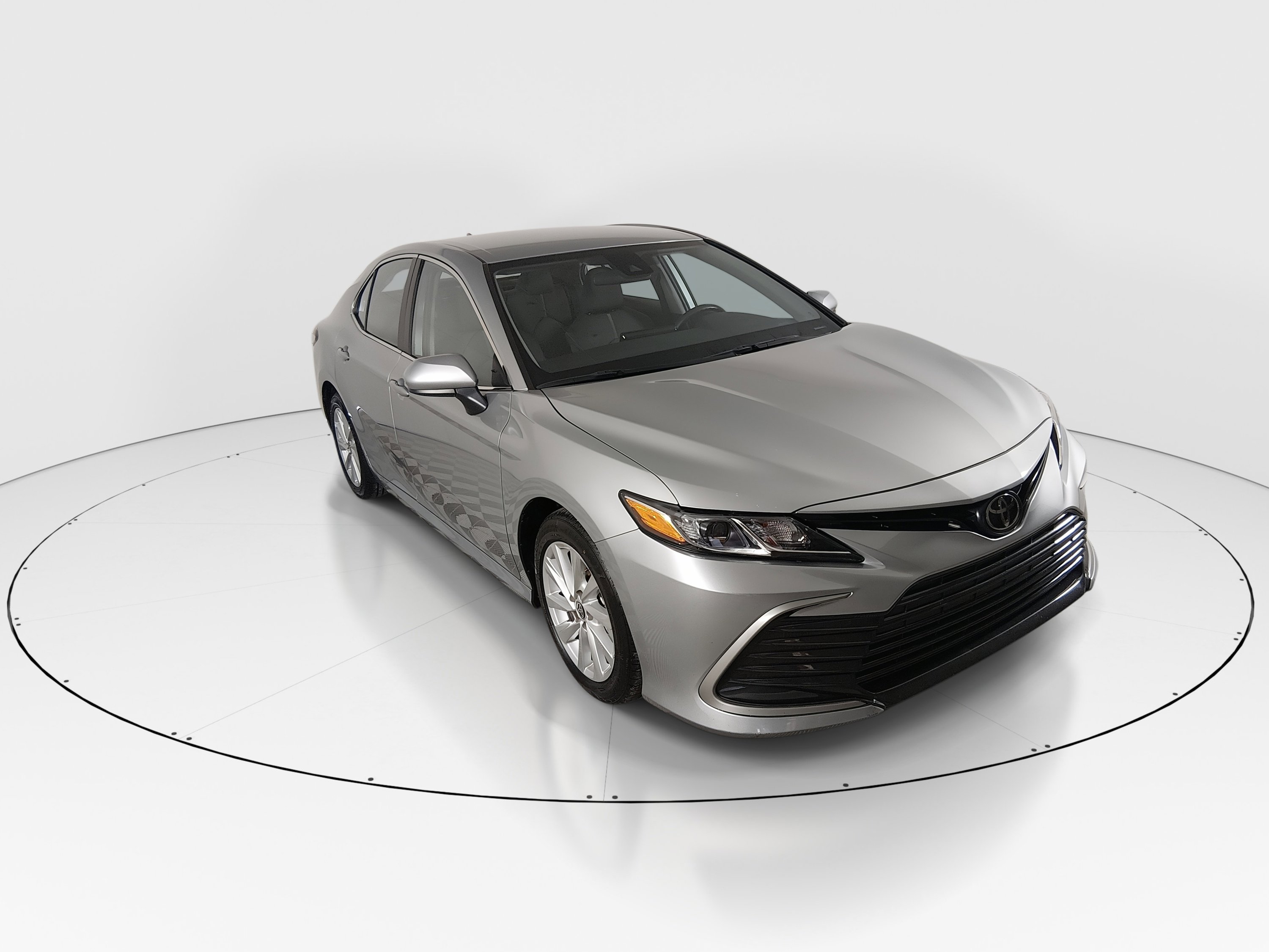 2024 Toyota Camry LE's photo