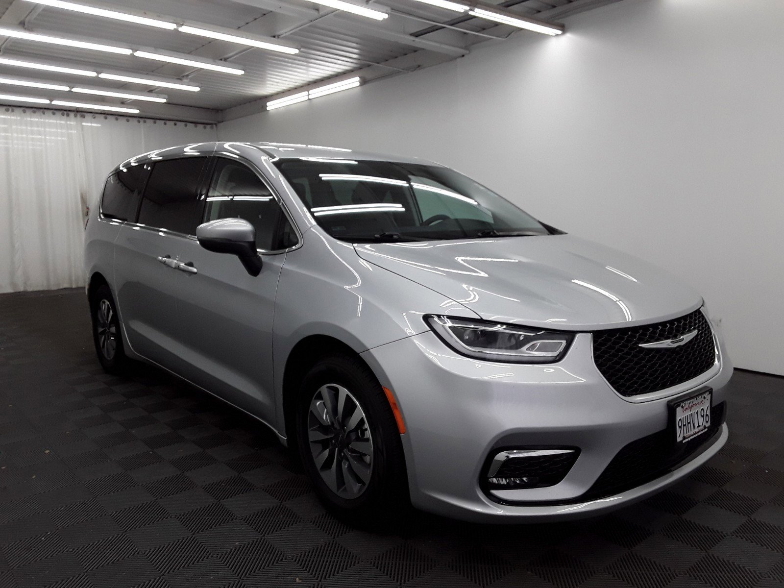 2023 Chrysler Pacifica Hybrid Touring L FWD