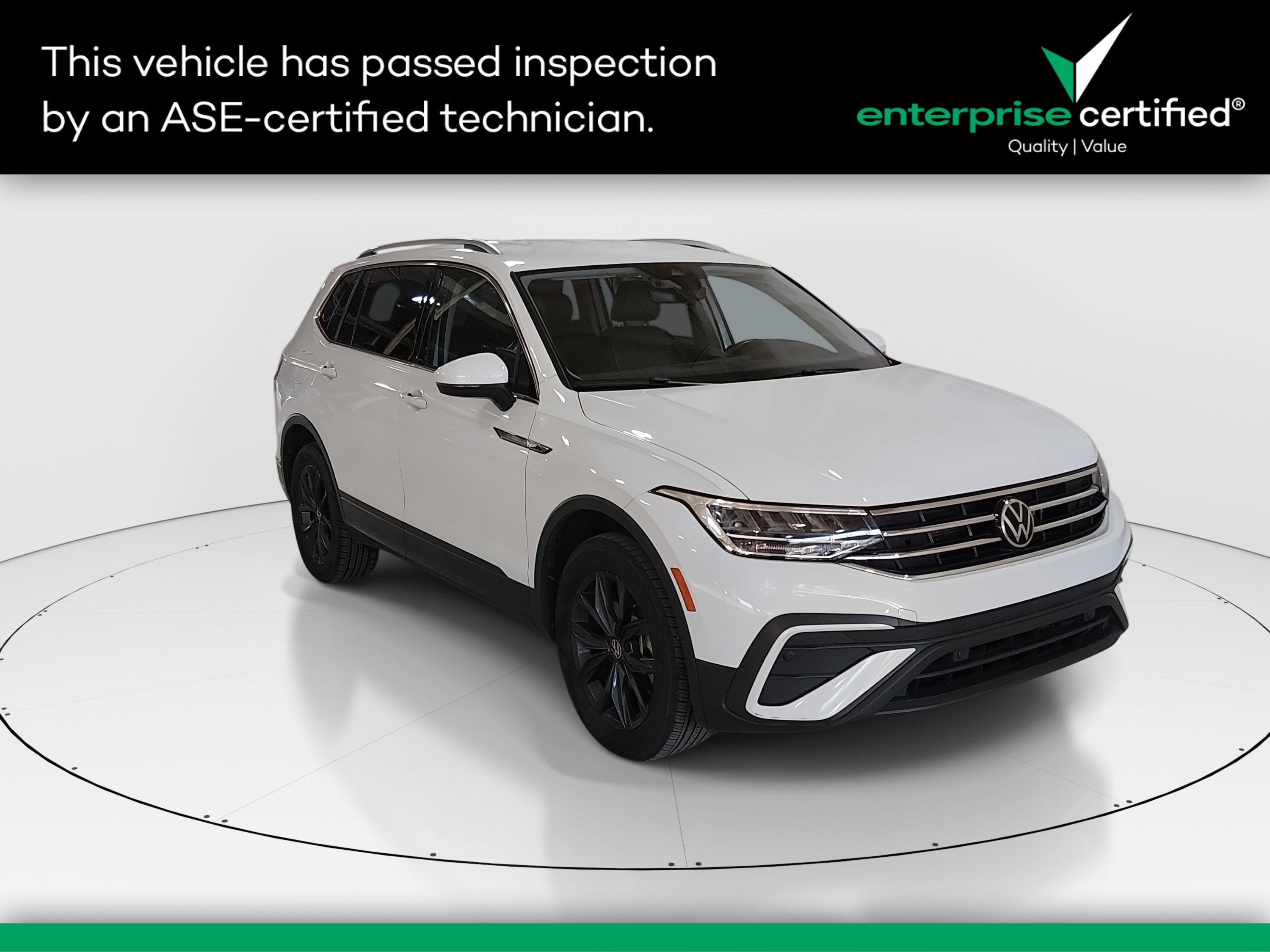 2024 Volkswagen Tiguan SE's photo