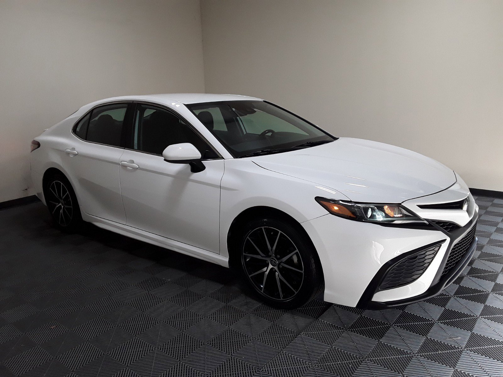 2021 Toyota Camry SE Auto