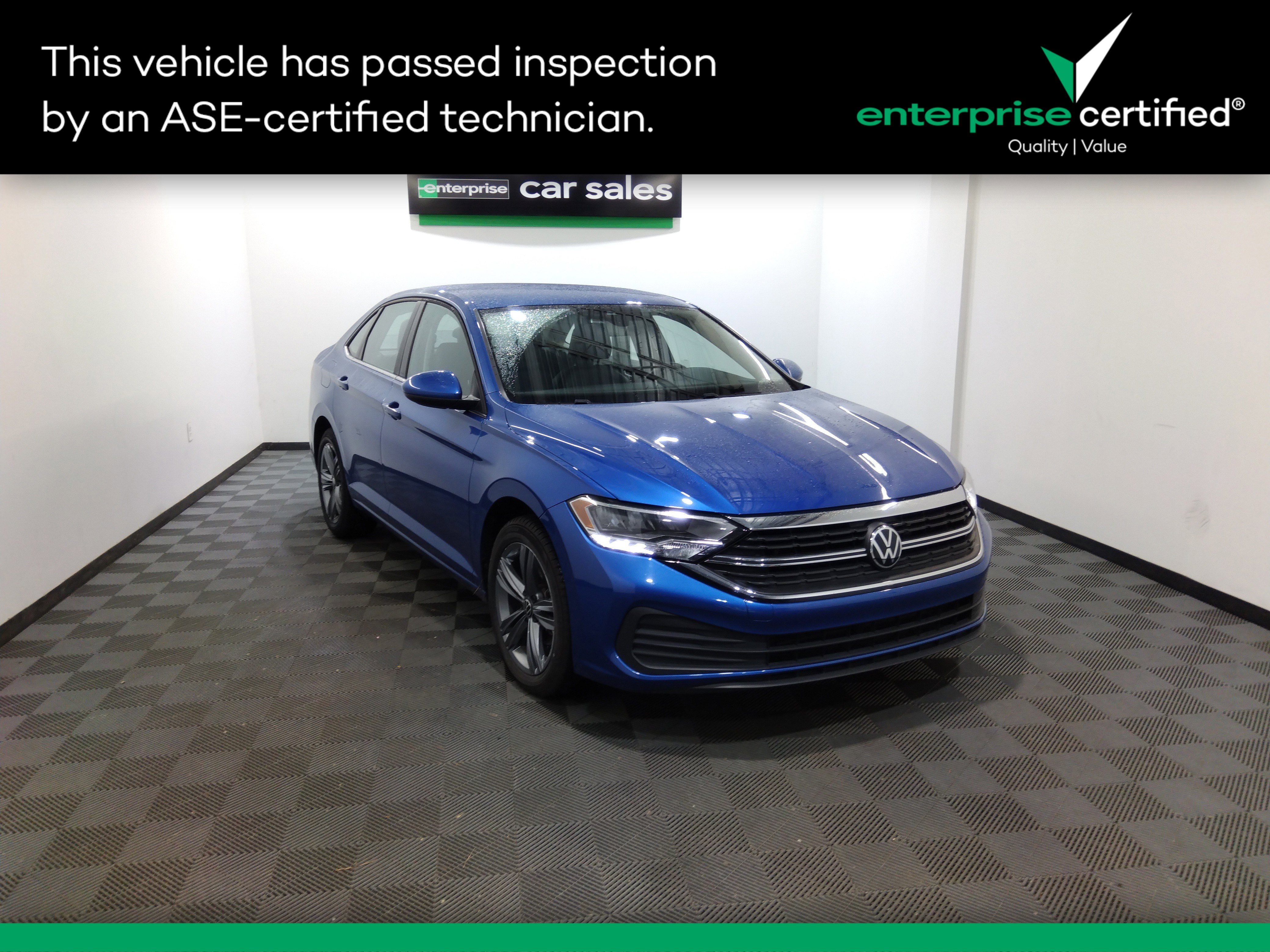 2024 Volkswagen Jetta SE's photo