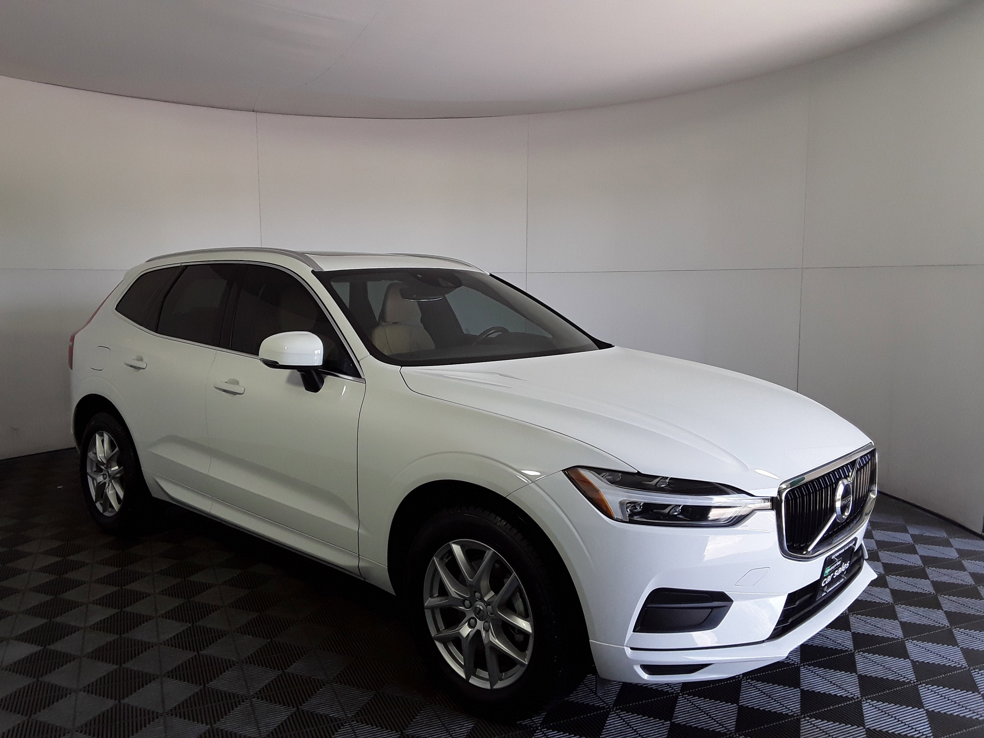 2020 Volvo XC60 T5 AWD Momentum