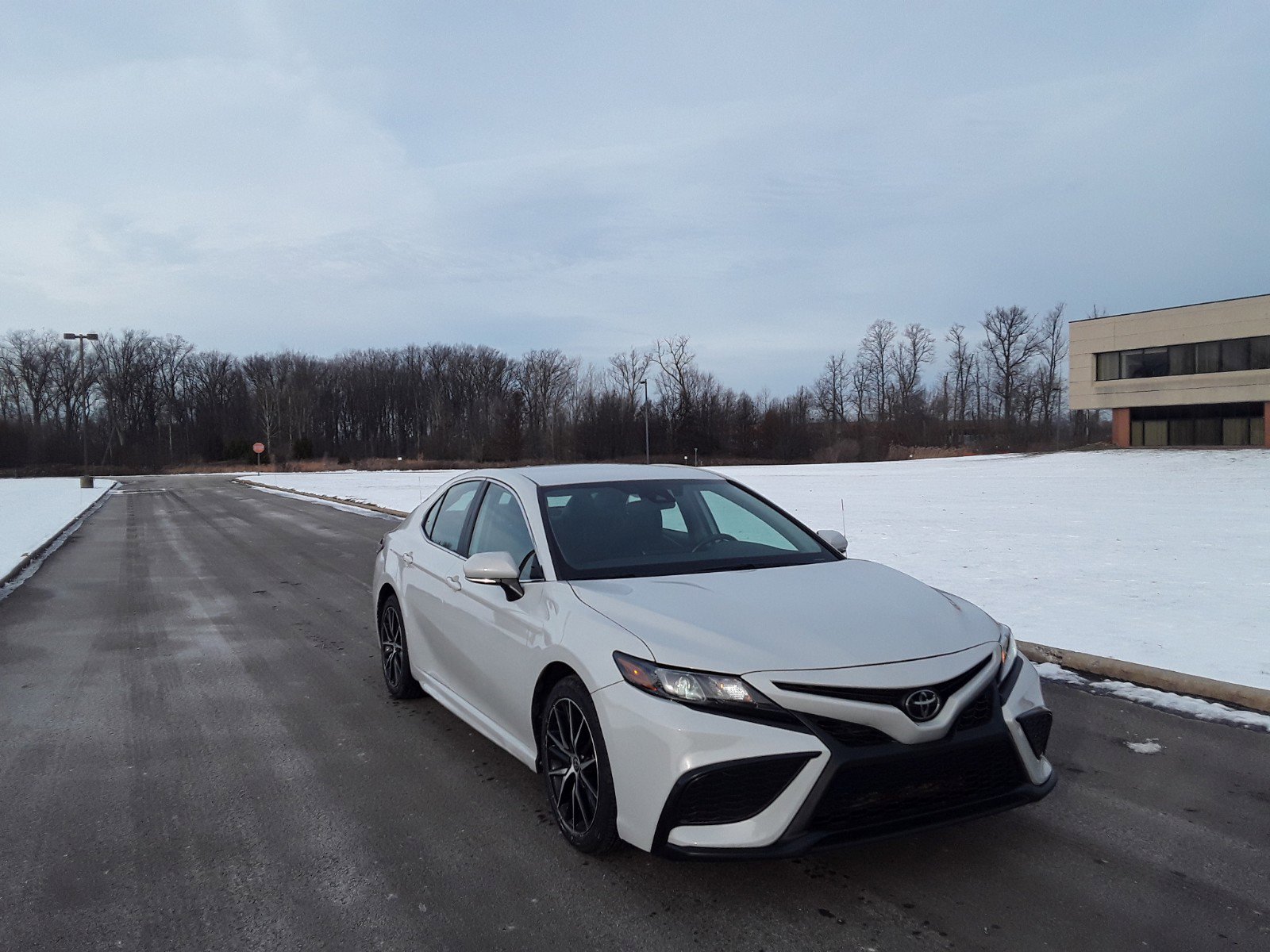 2022 Toyota Camry SE Auto