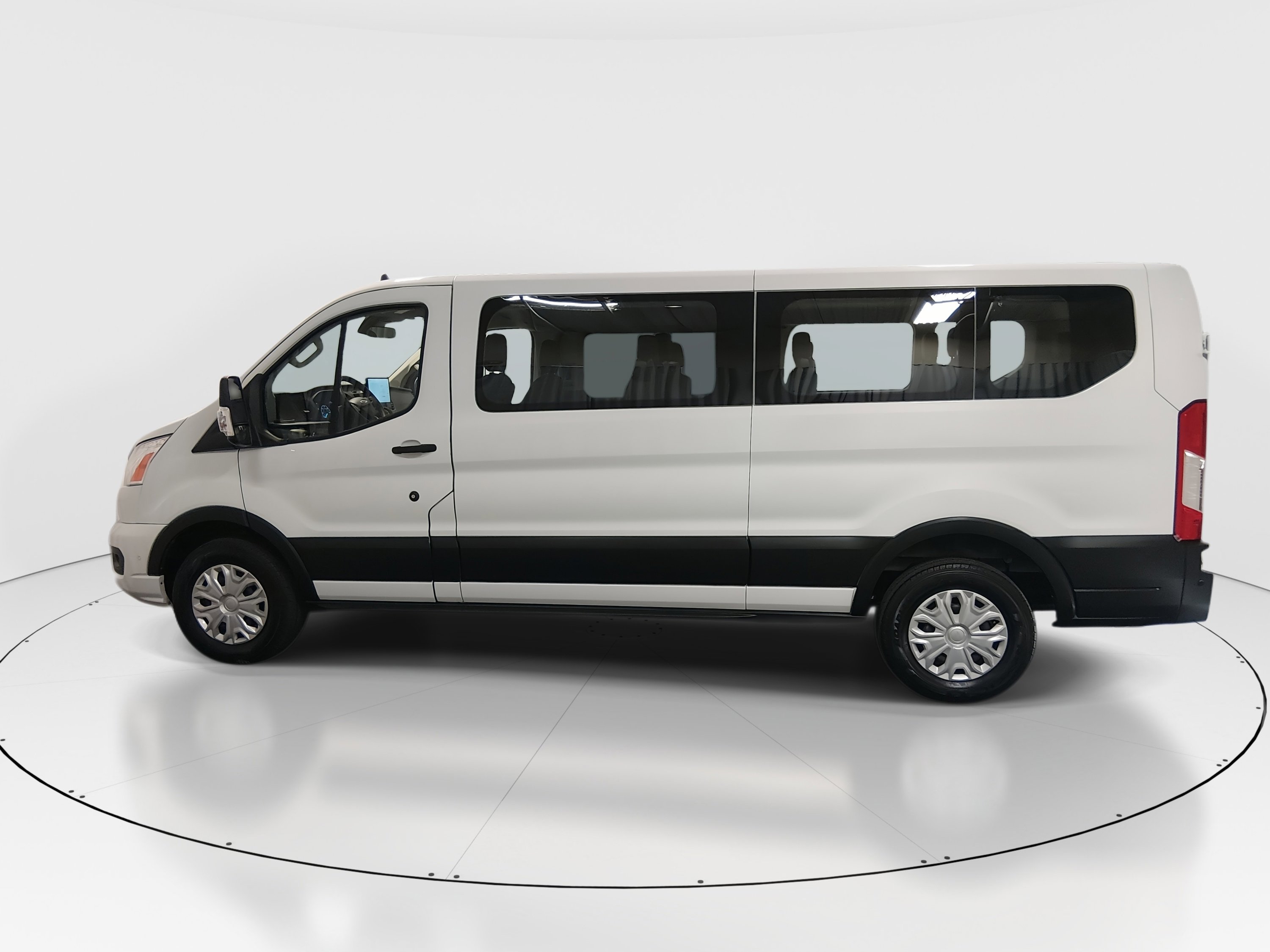 Image of Used 2022 Ford Transit Passenger Wagon T-350 148" Low Roof XLT RWD