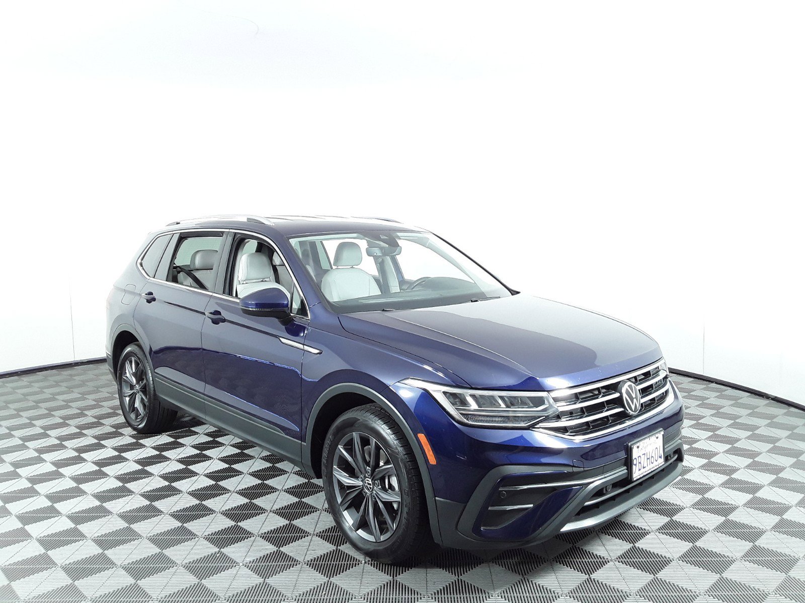 2022 Volkswagen Tiguan 2.0T SE FWD