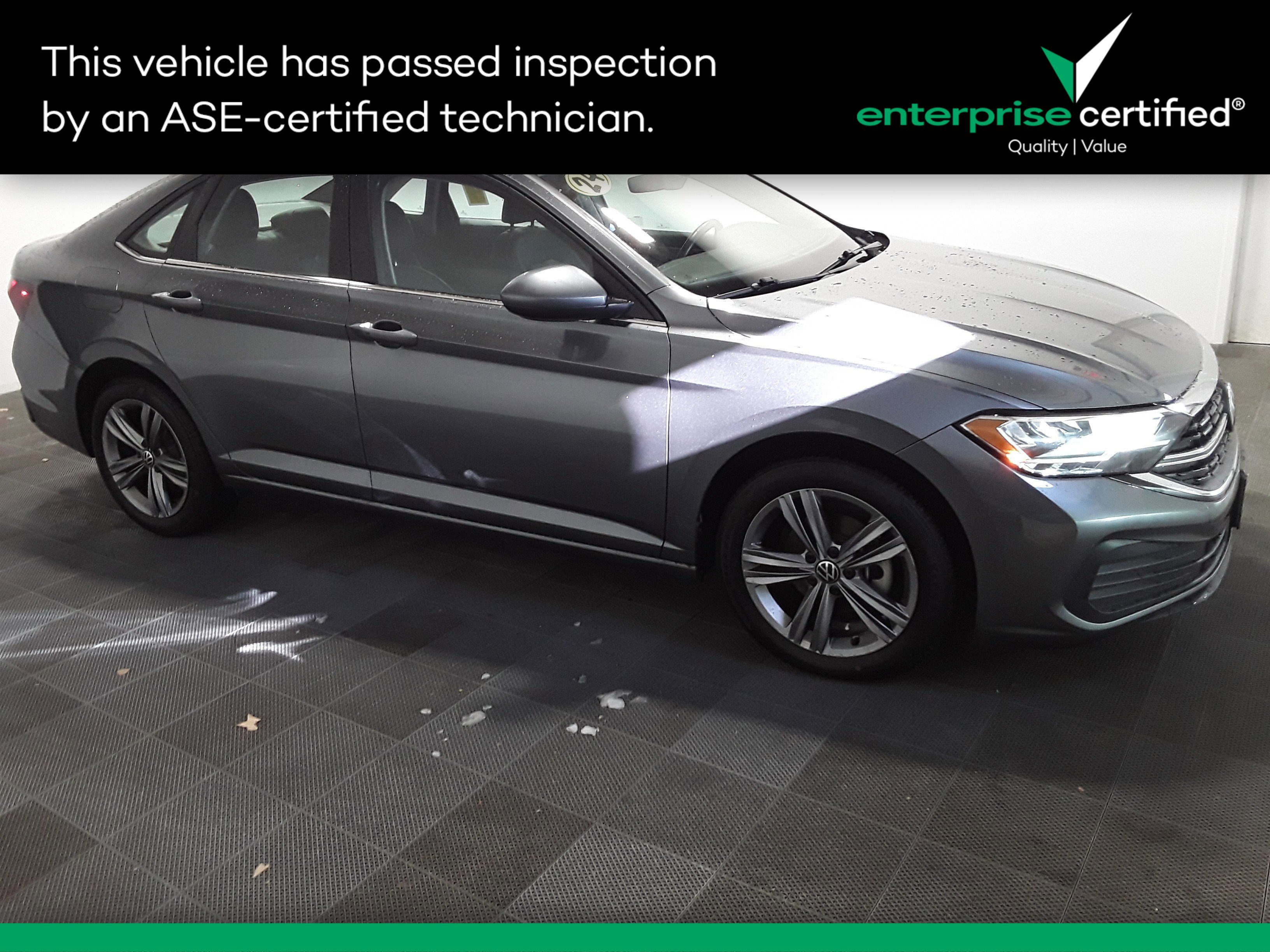 2024 Volkswagen Jetta SE's photo