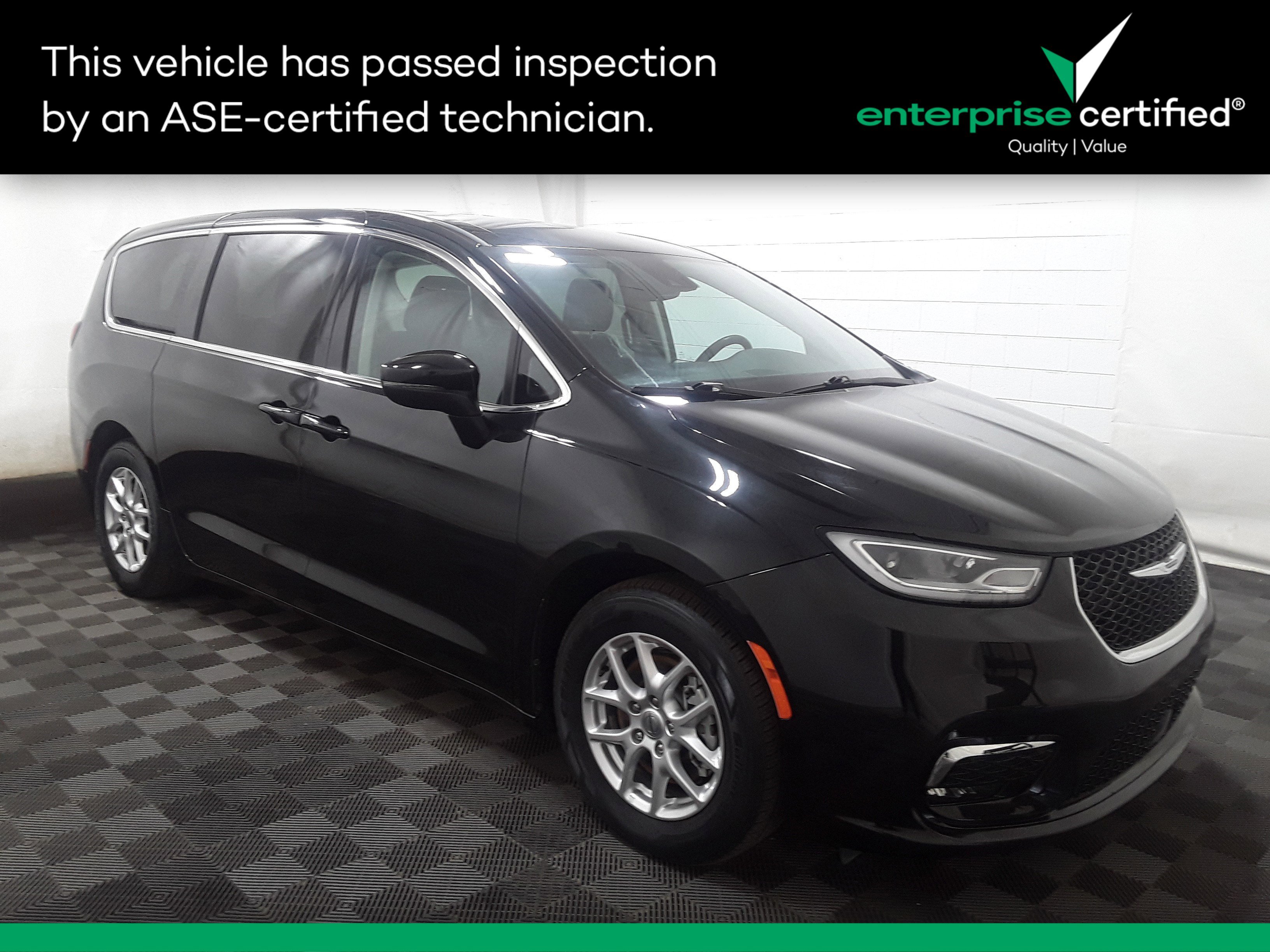 2023 Chrysler Pacifica Touring L's photo