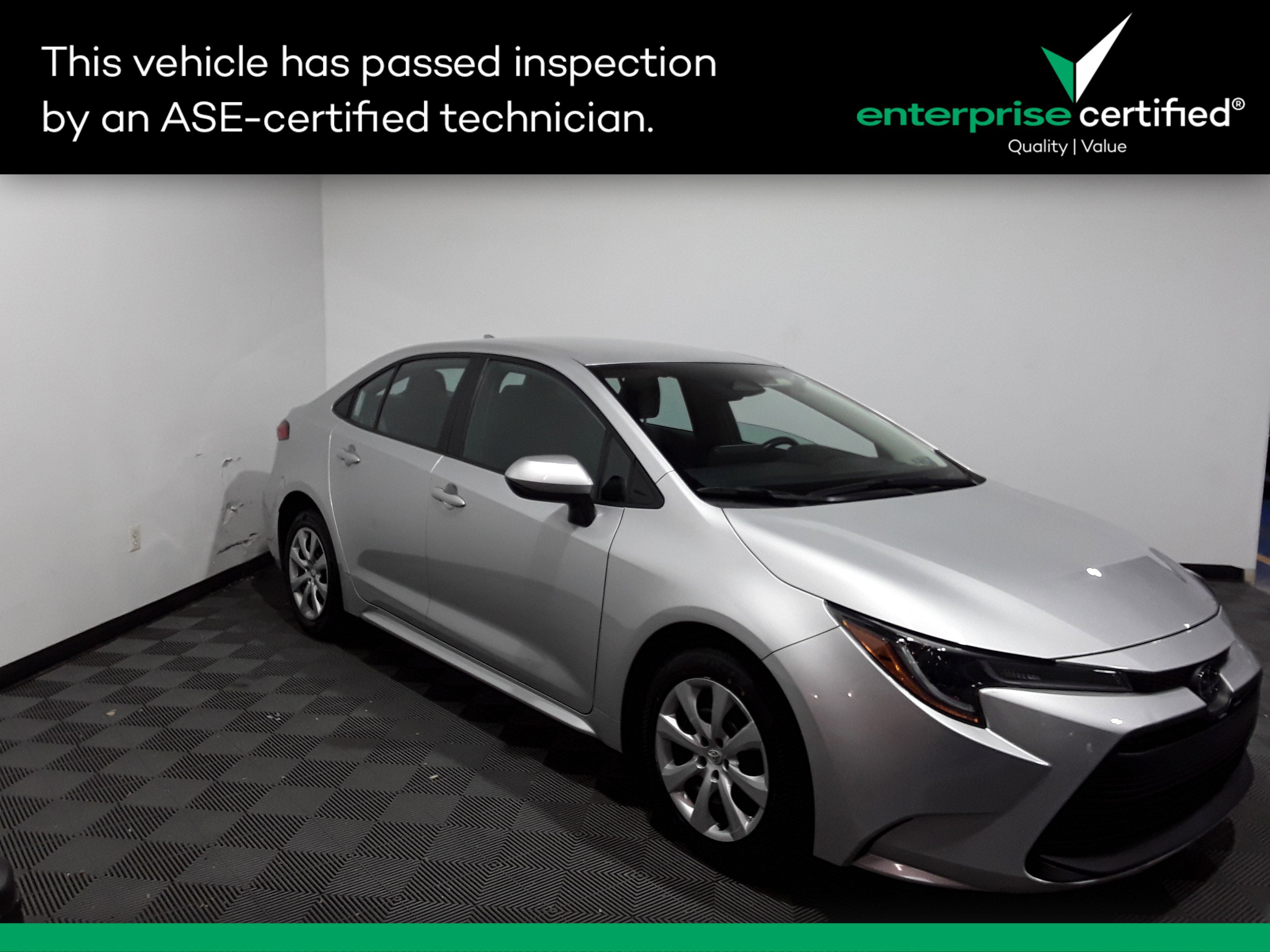 2024 Toyota Corolla LE's photo