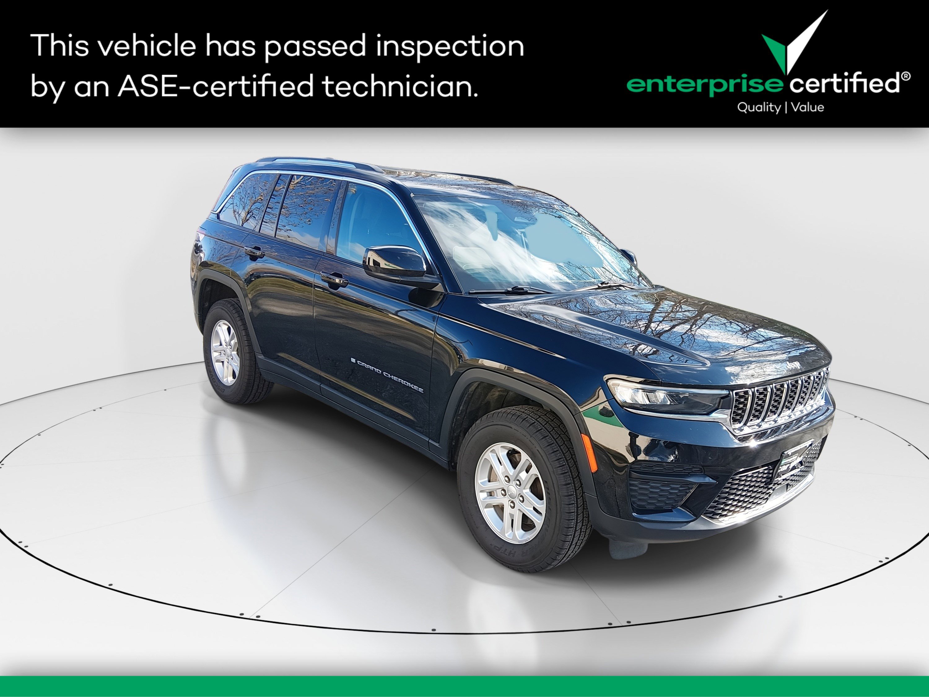 2024 Jeep Grand Cherokee Laredo's photo