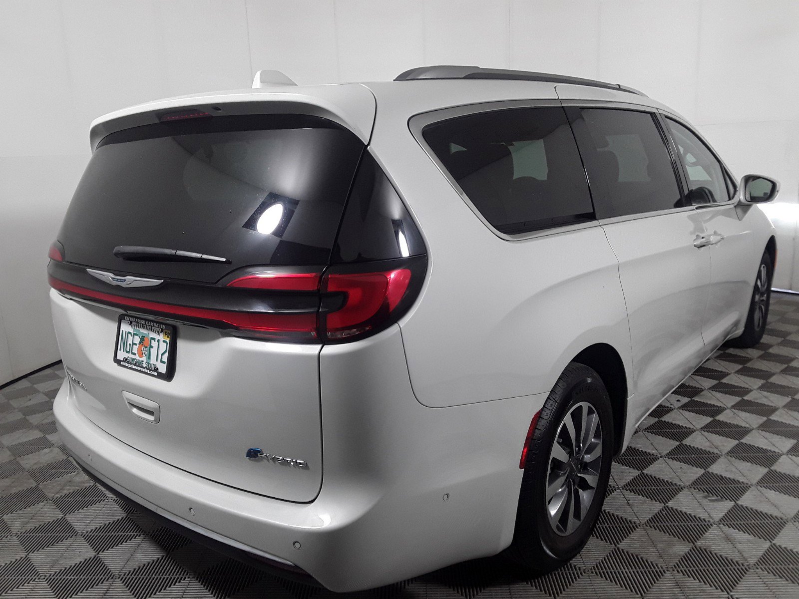 2021 Chrysler Pacifica Hybrid Touring L FWD